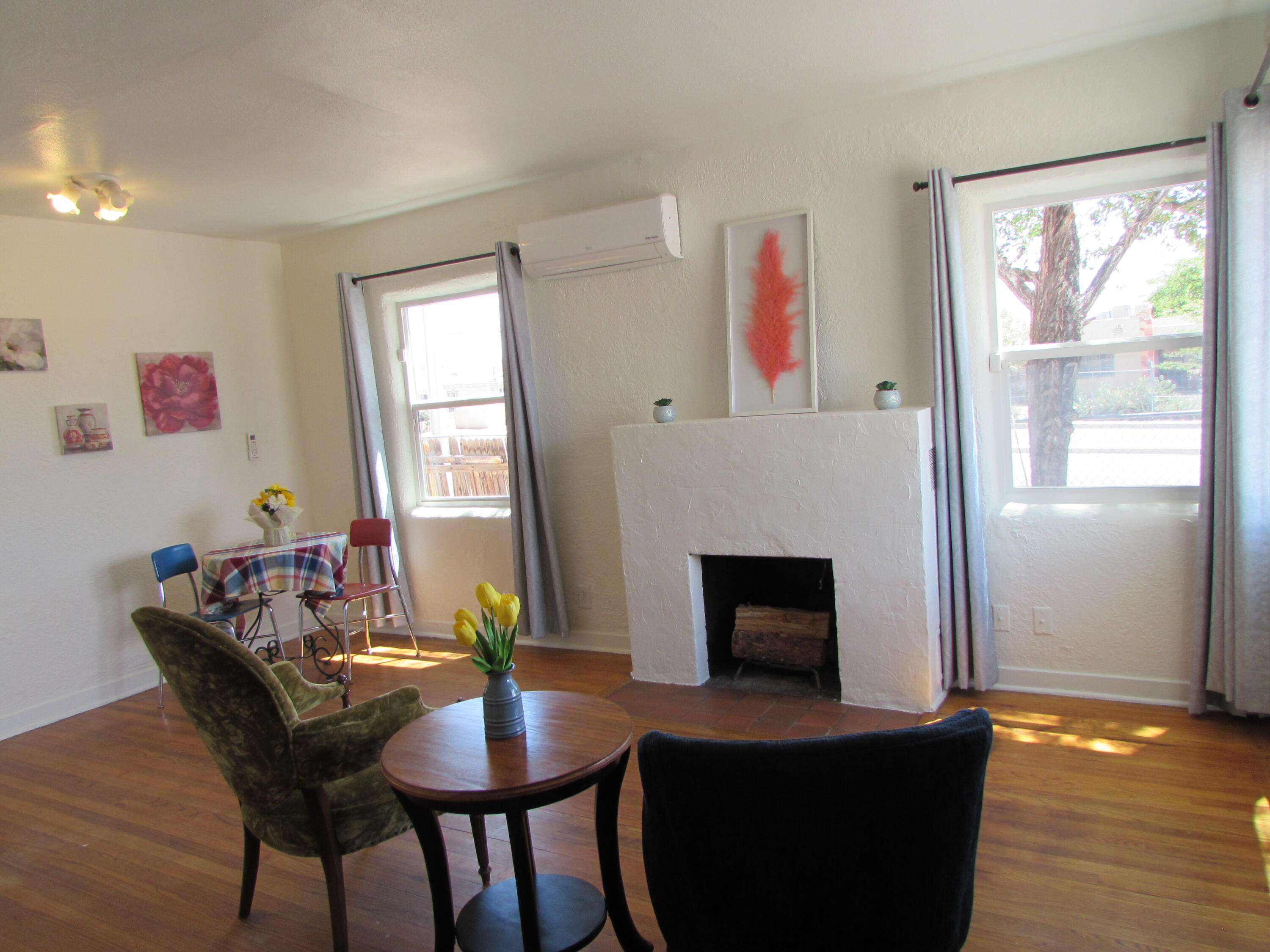 1042 BUENA VISTA Drive SE