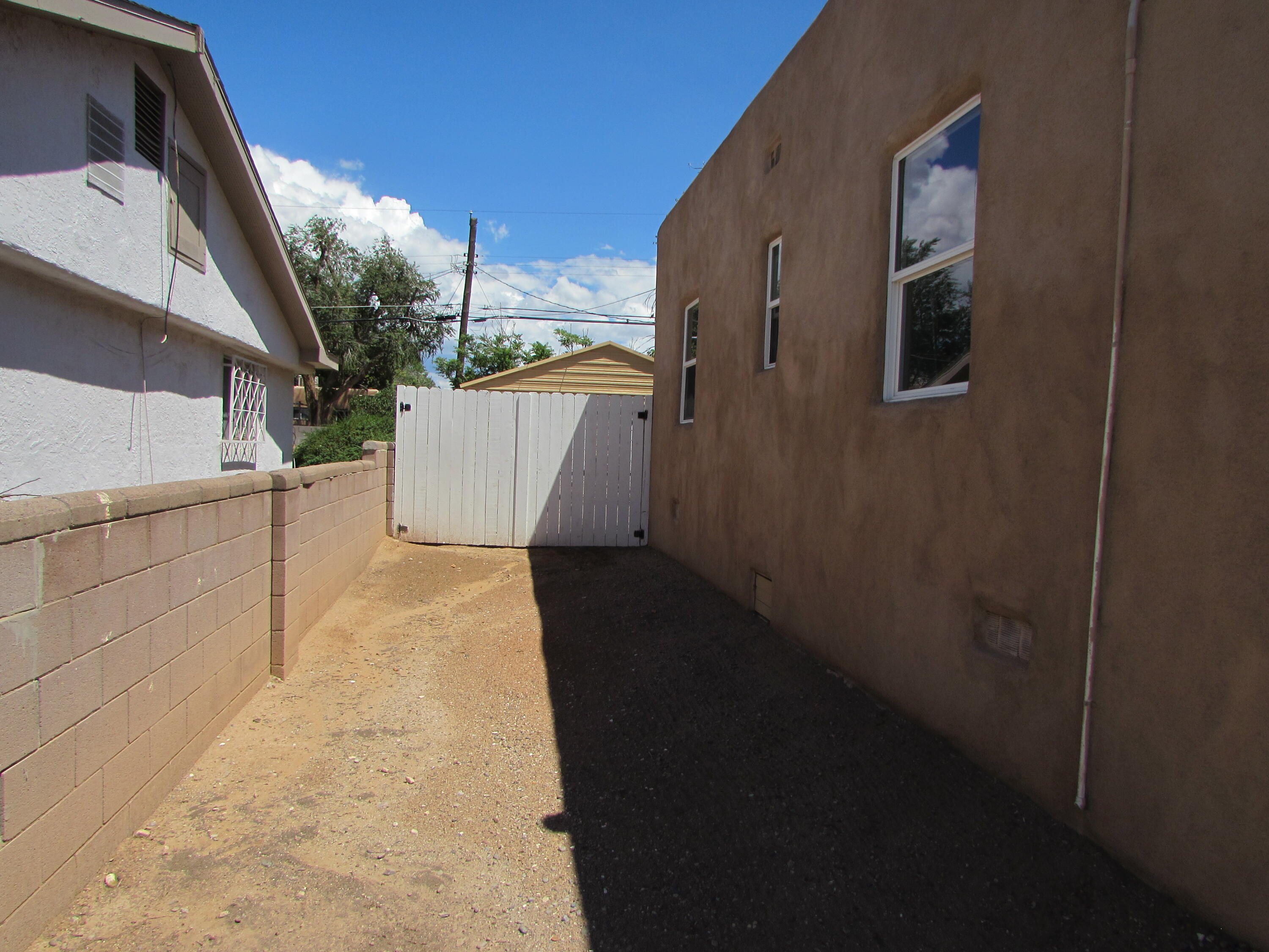 1042 BUENA VISTA Drive SE