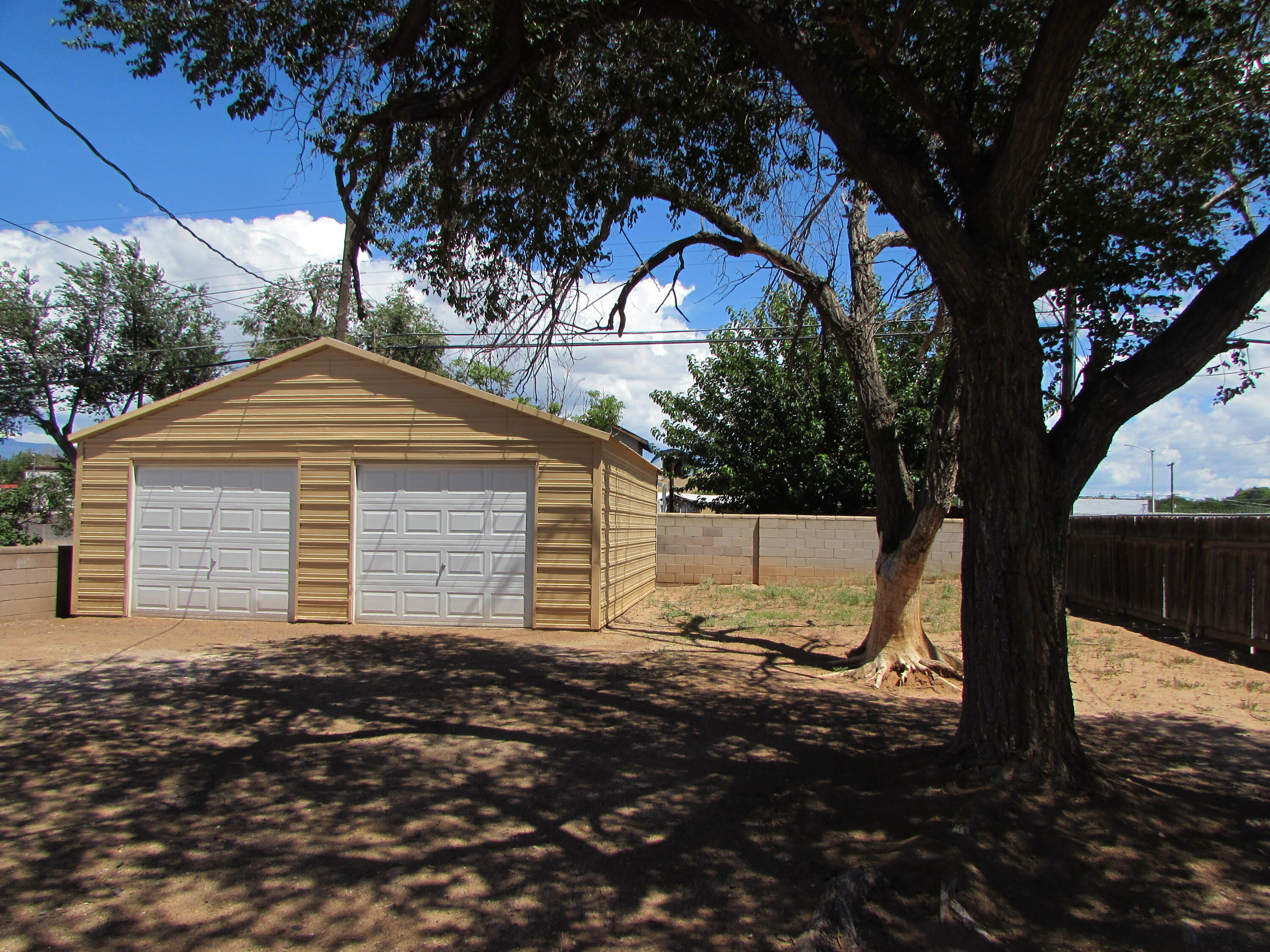 1042 BUENA VISTA Drive SE