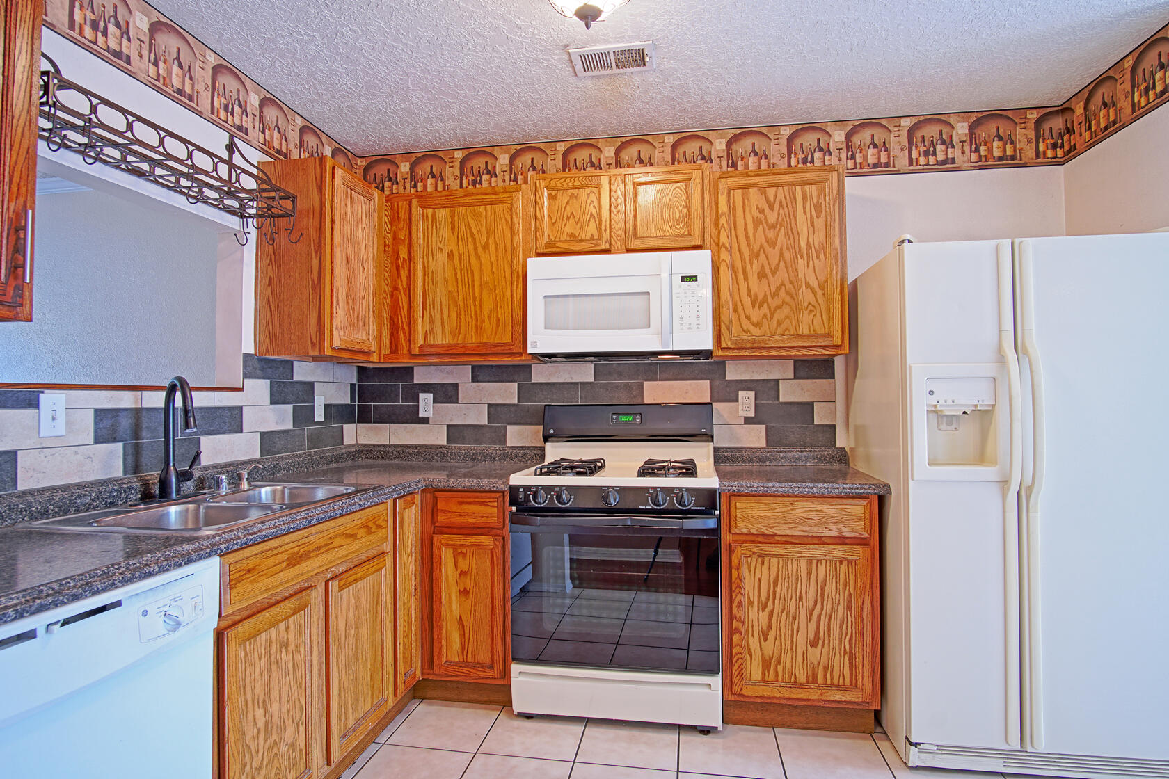 2816 QUAIL POINTE Drive NW
