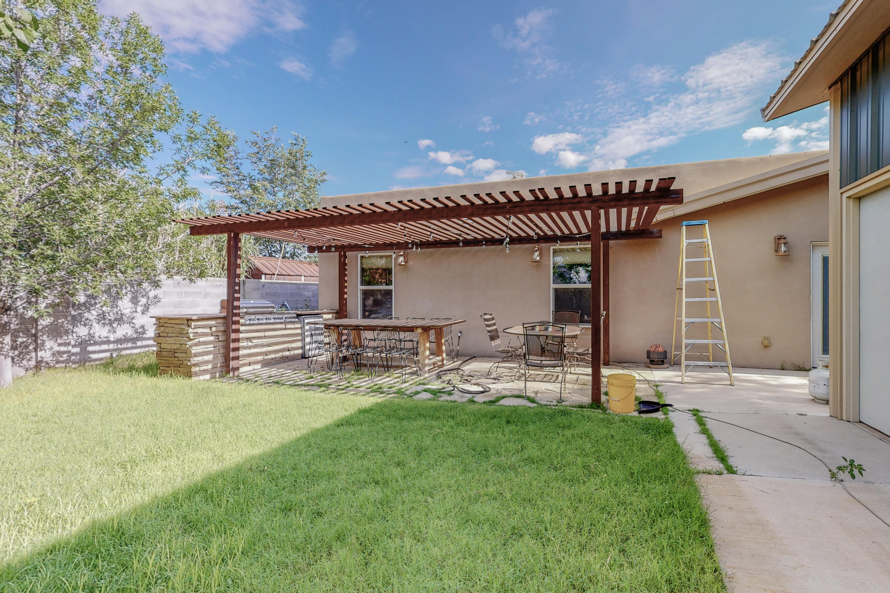 5940 EUCARIZ Avenue SW