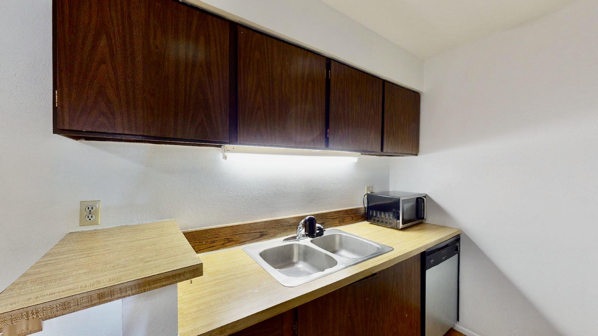 1601 PENNSYLVANIA Street NE Unit: V4