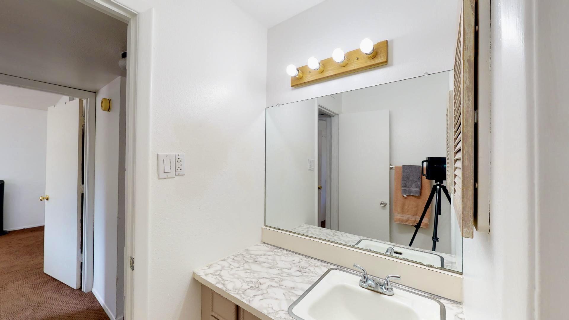 1601 PENNSYLVANIA Street NE Unit: V4