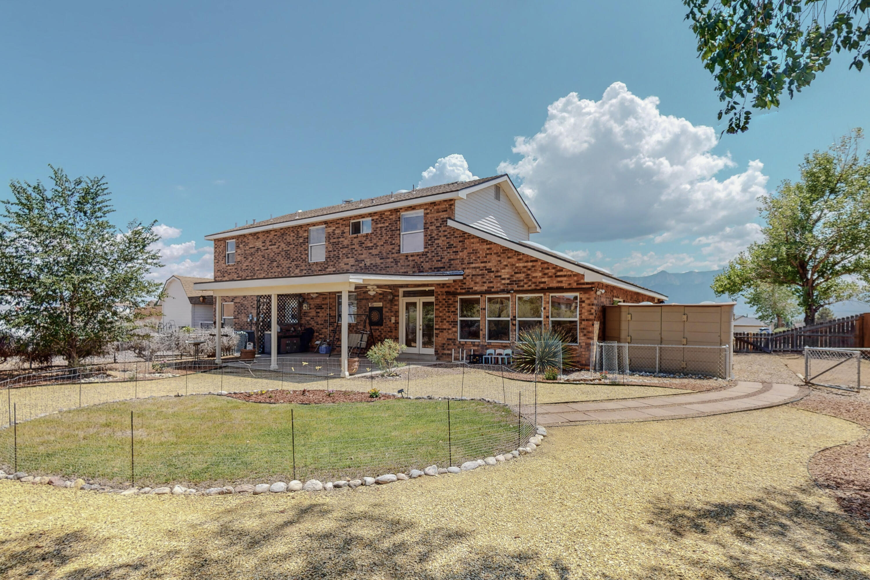 1621 SARATOGA Drive NE