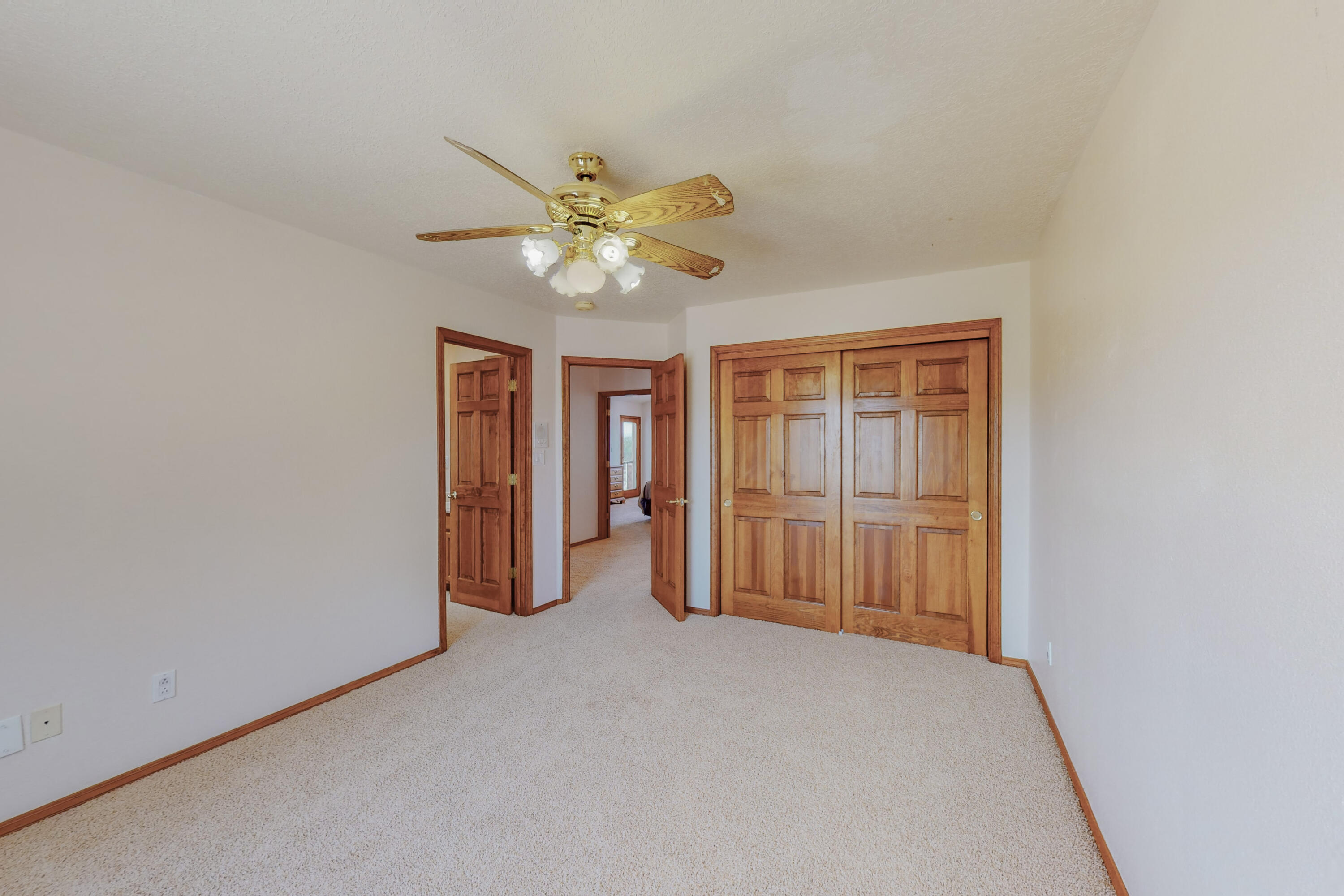 1621 SARATOGA Drive NE