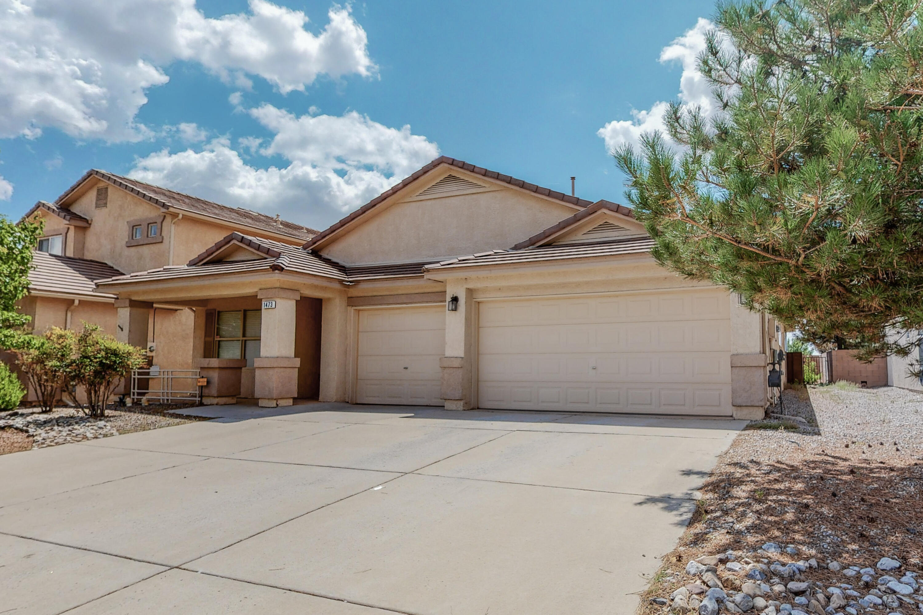 1473 MONTIANO Loop SE