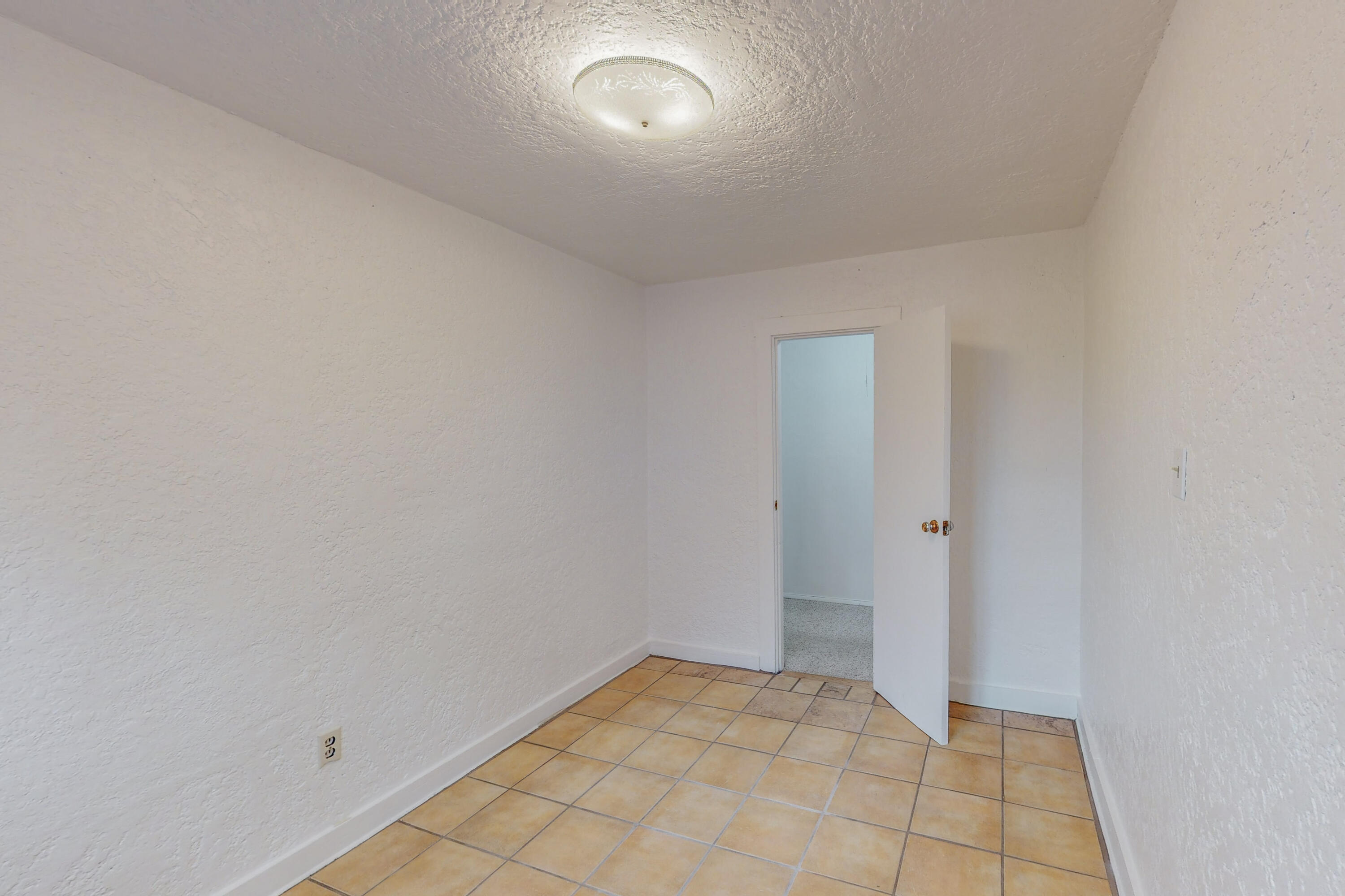 536 VERANDA Road NW