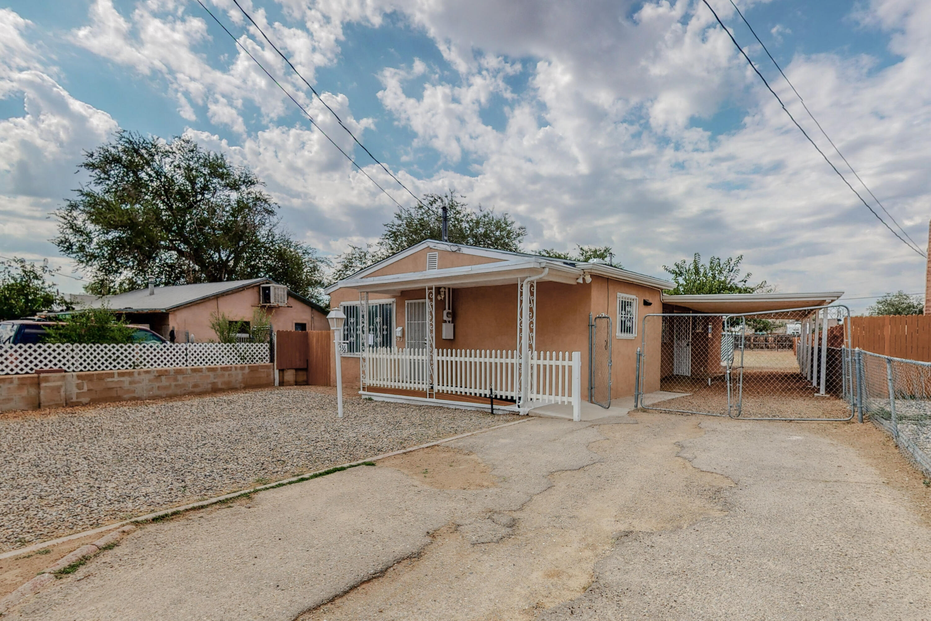 536 VERANDA Road NW