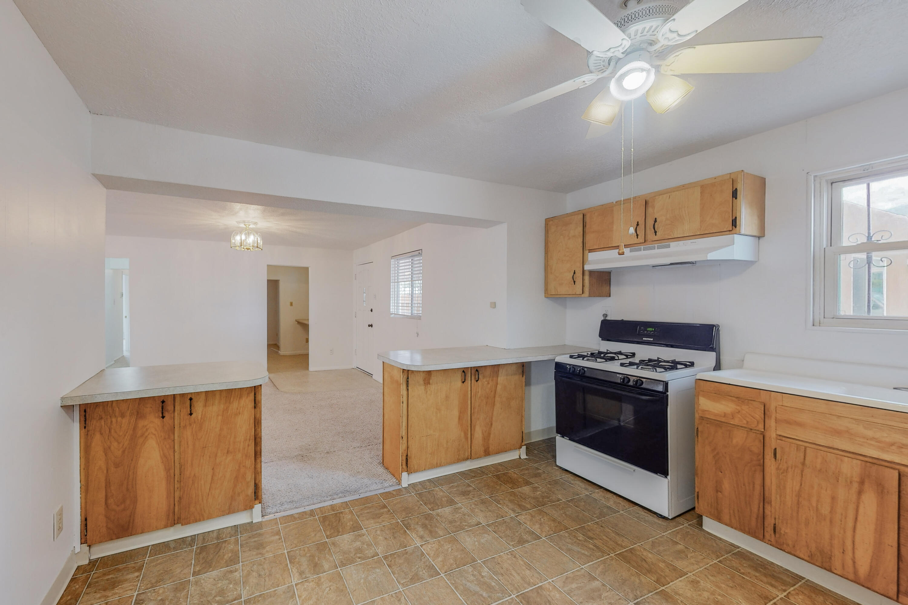 536 VERANDA Road NW