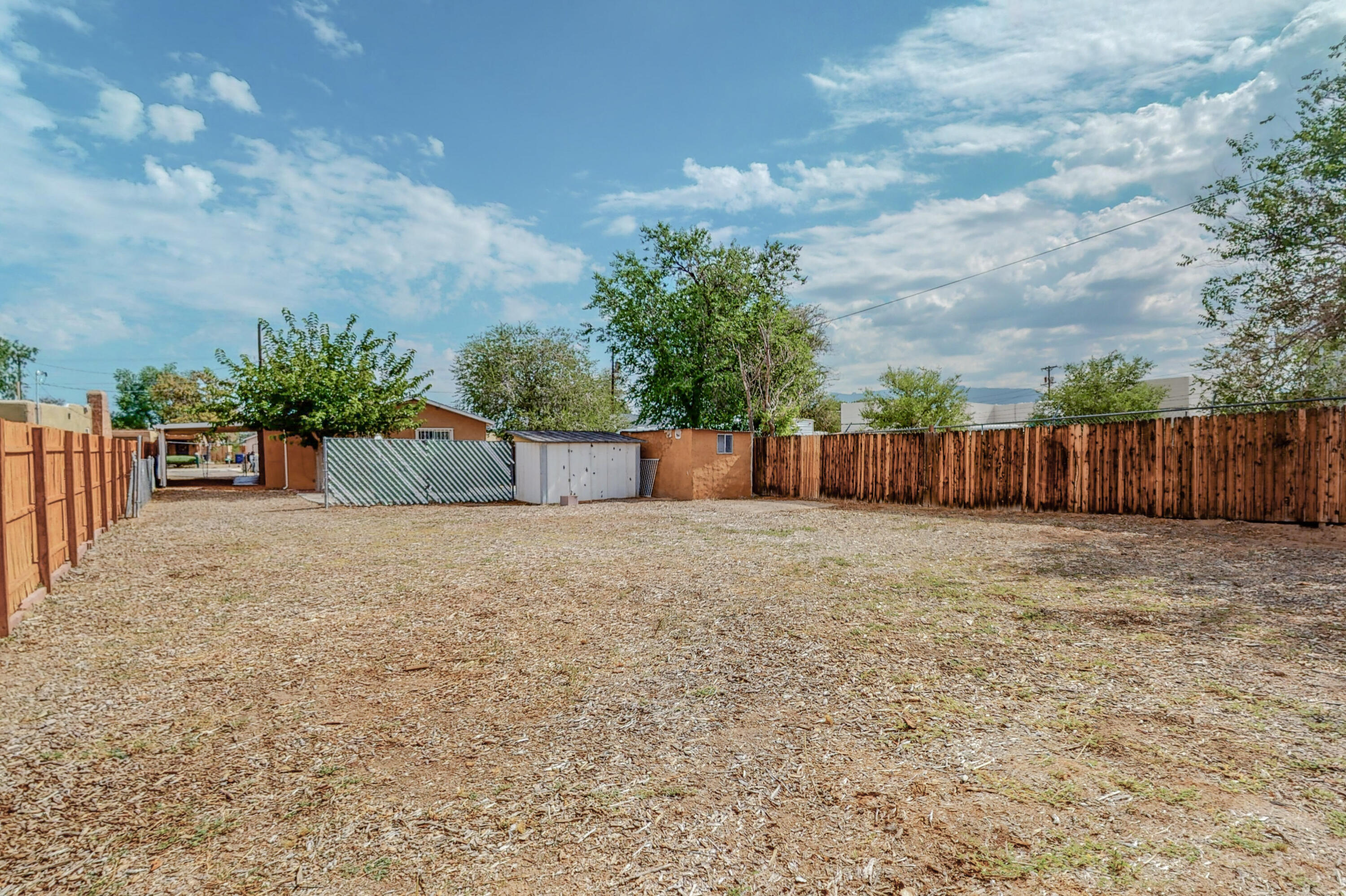 536 VERANDA Road NW
