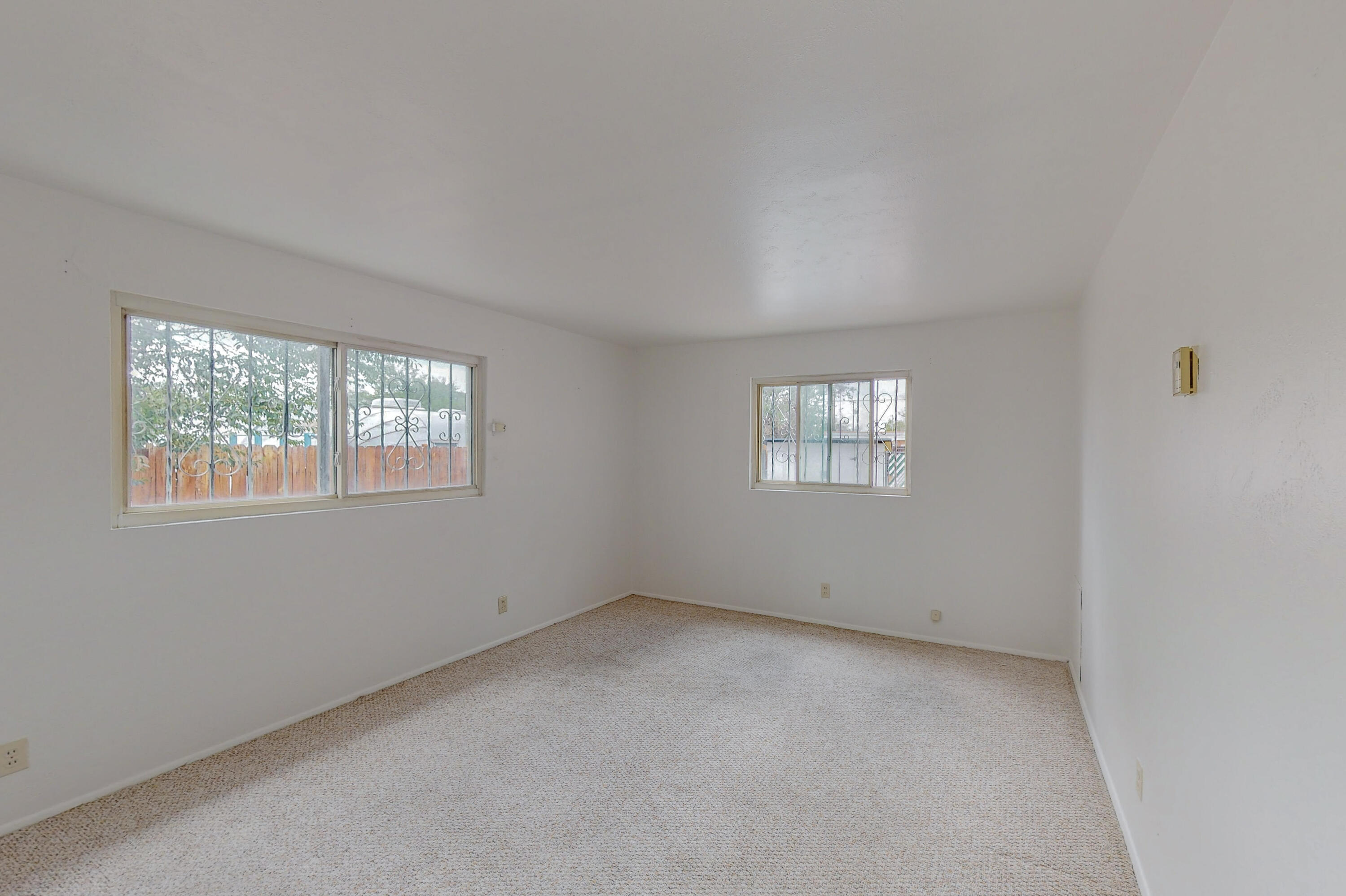 536 VERANDA Road NW