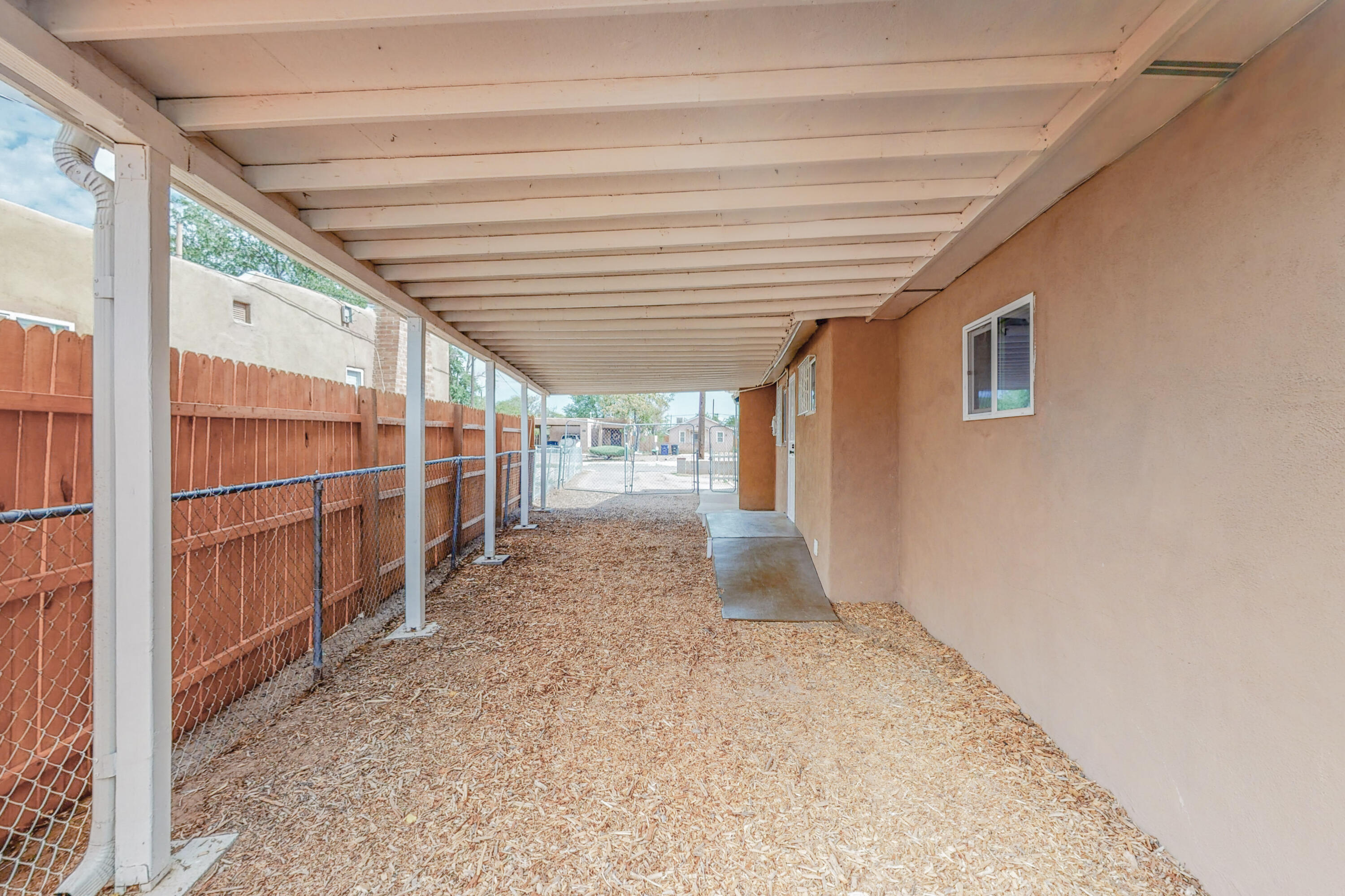 536 VERANDA Road NW
