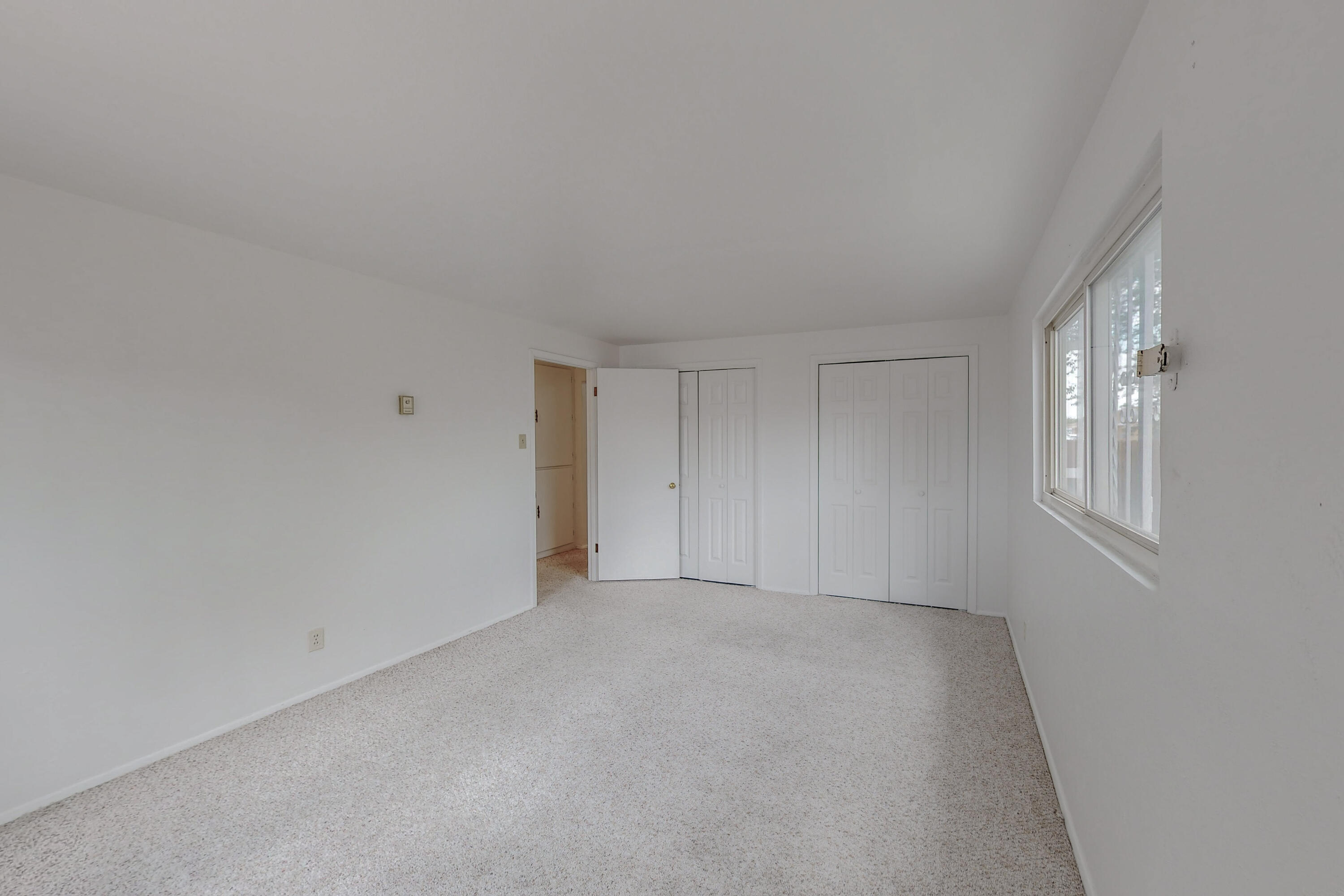 536 VERANDA Road NW