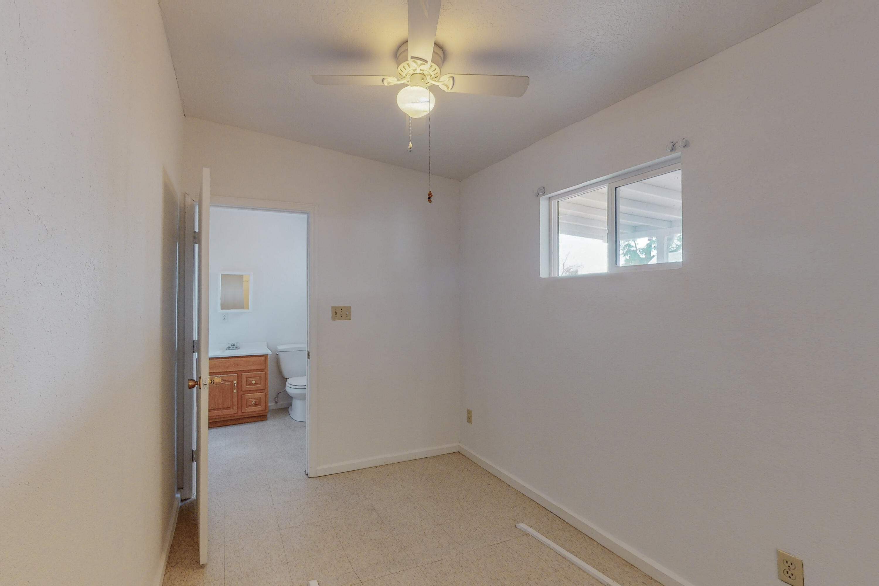 536 VERANDA Road NW