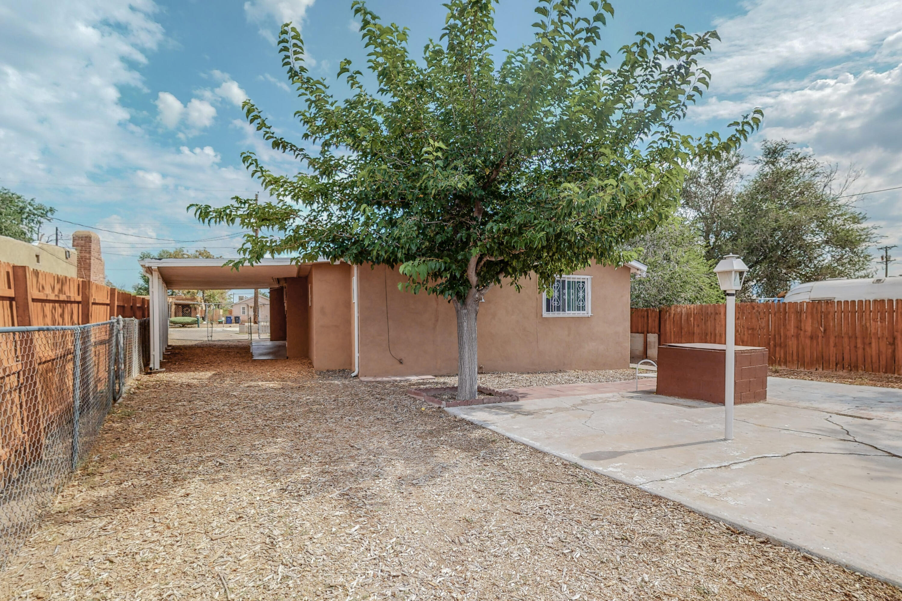 536 VERANDA Road NW