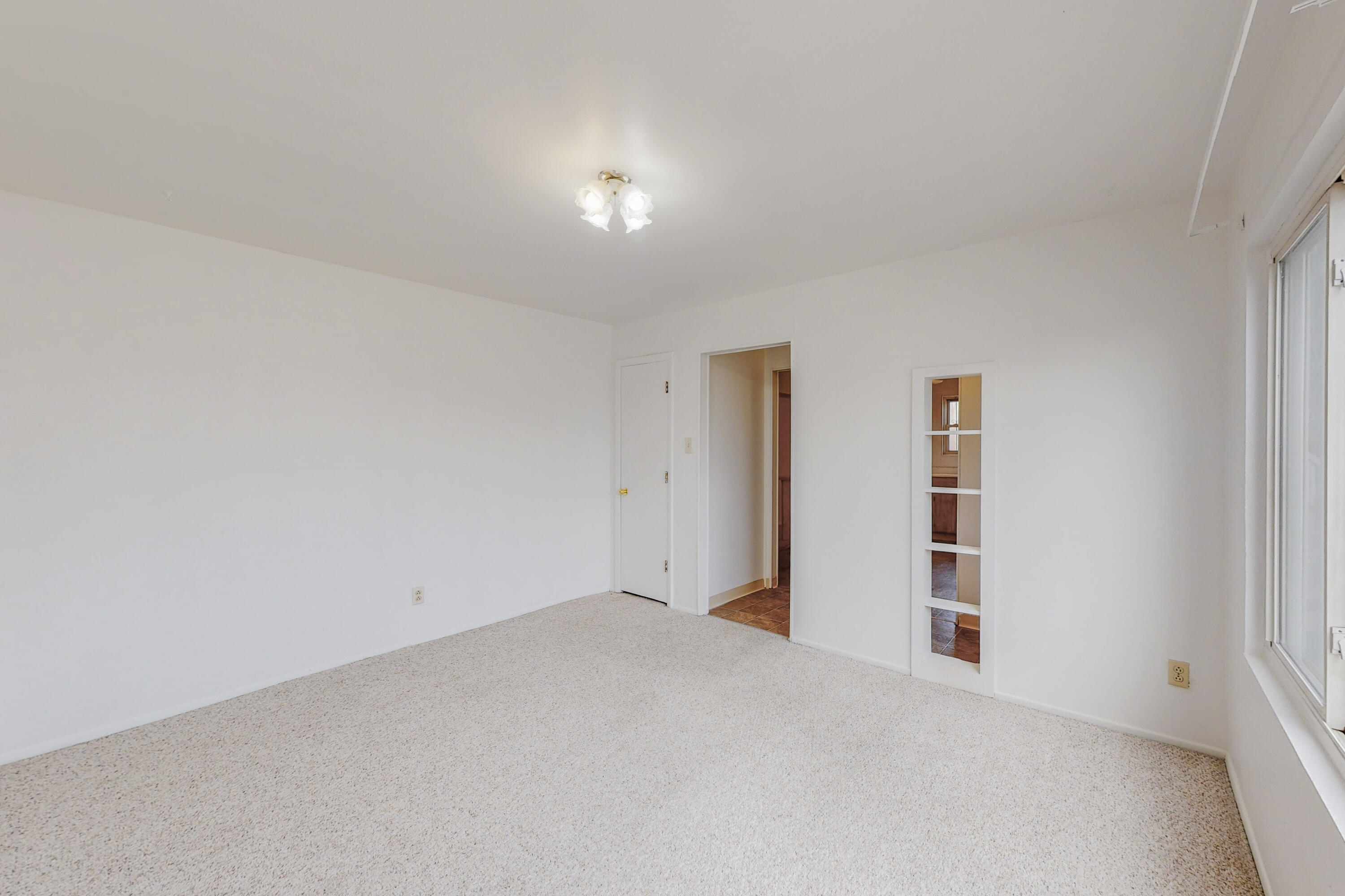 536 VERANDA Road NW