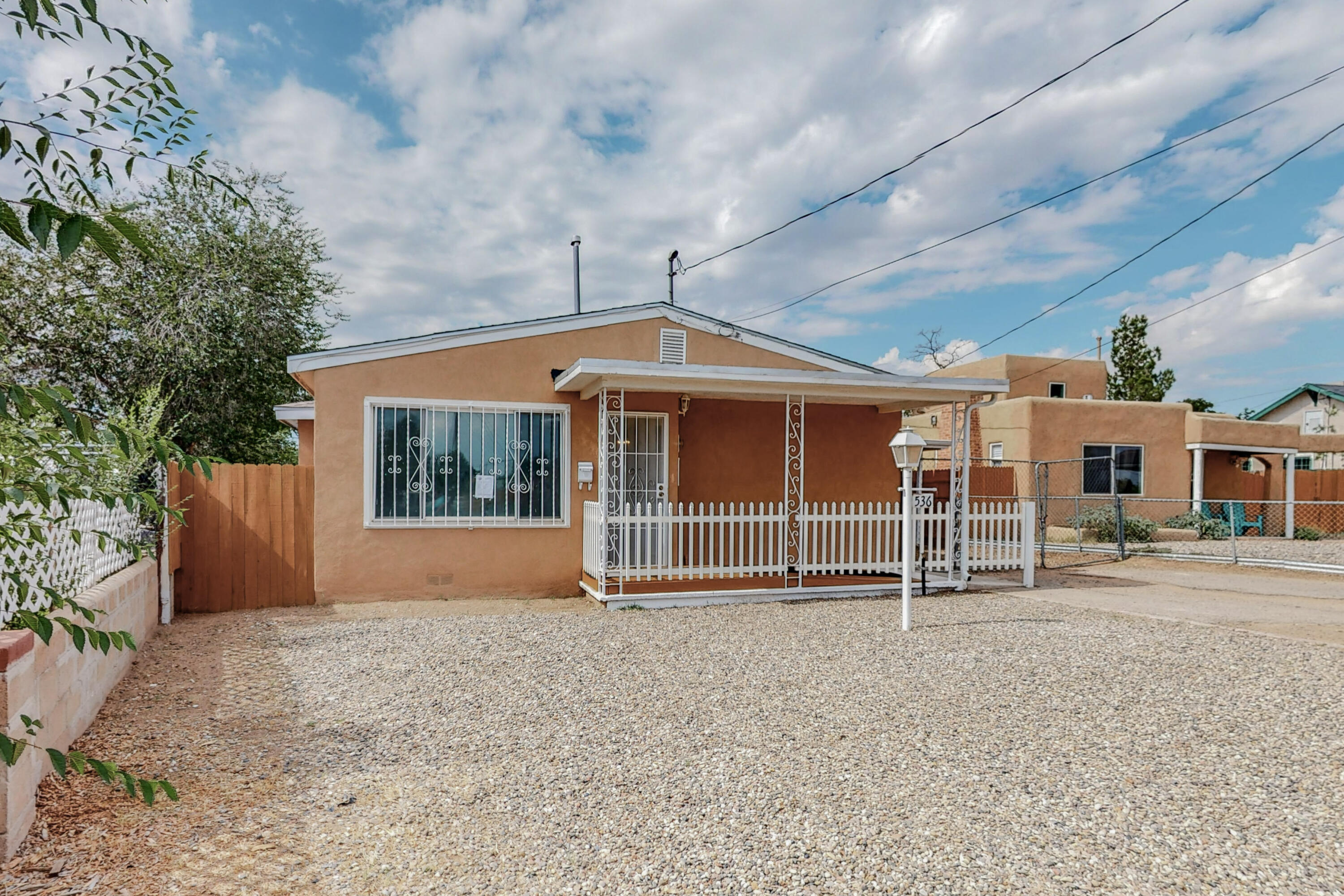 536 VERANDA Road NW