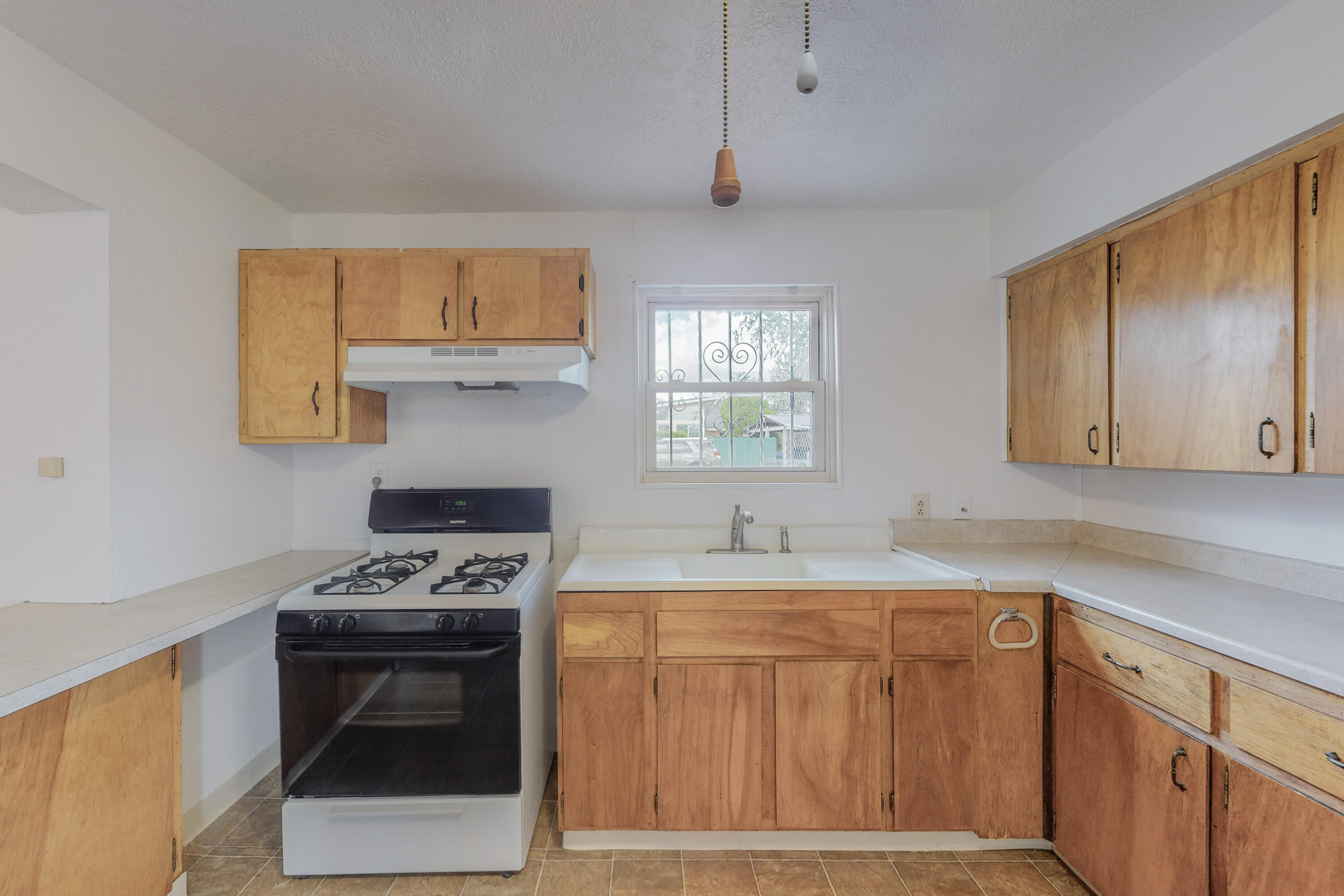 536 VERANDA Road NW