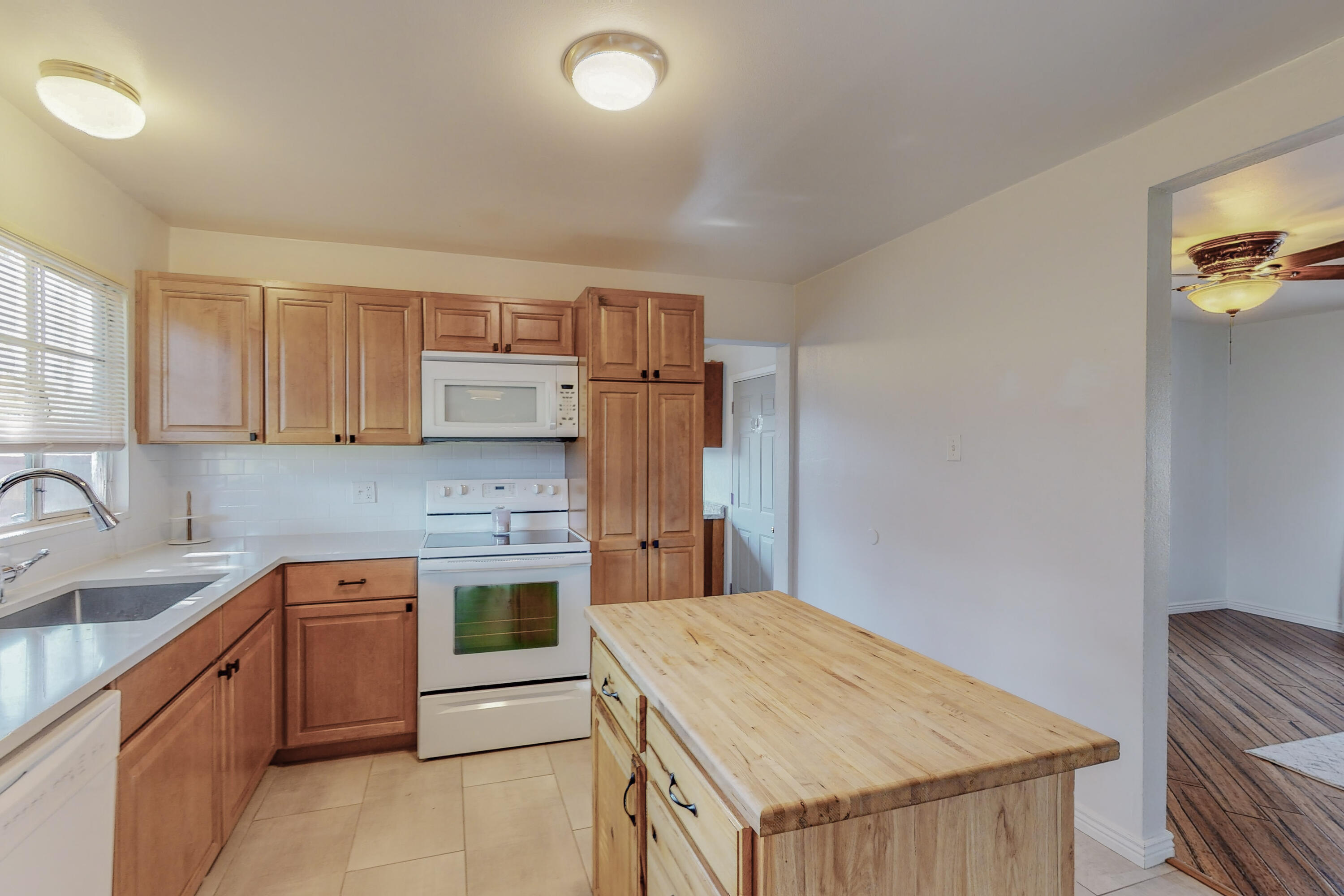 1722 VERMONT Street NE