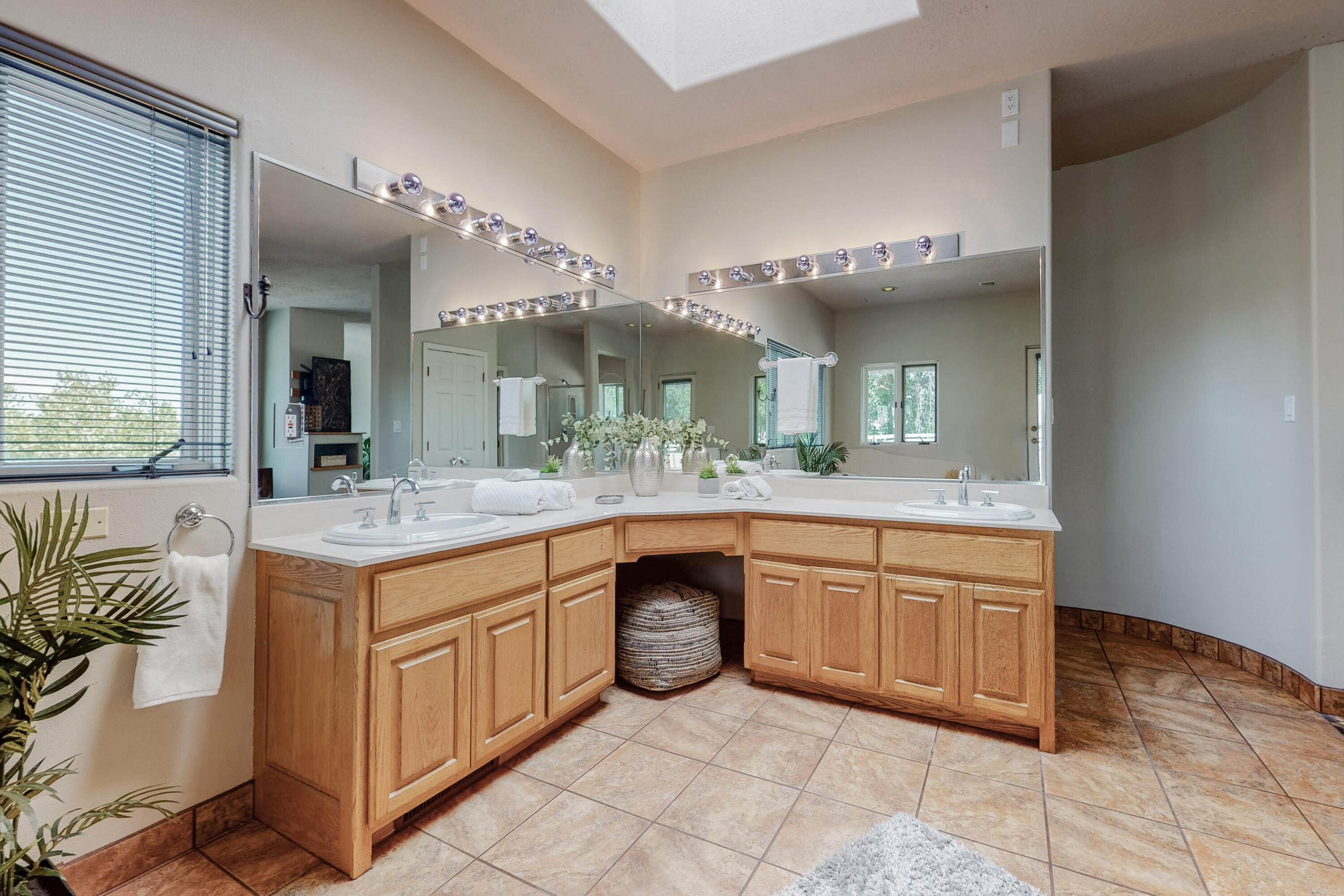 10112 San Bernardino Avenue NE