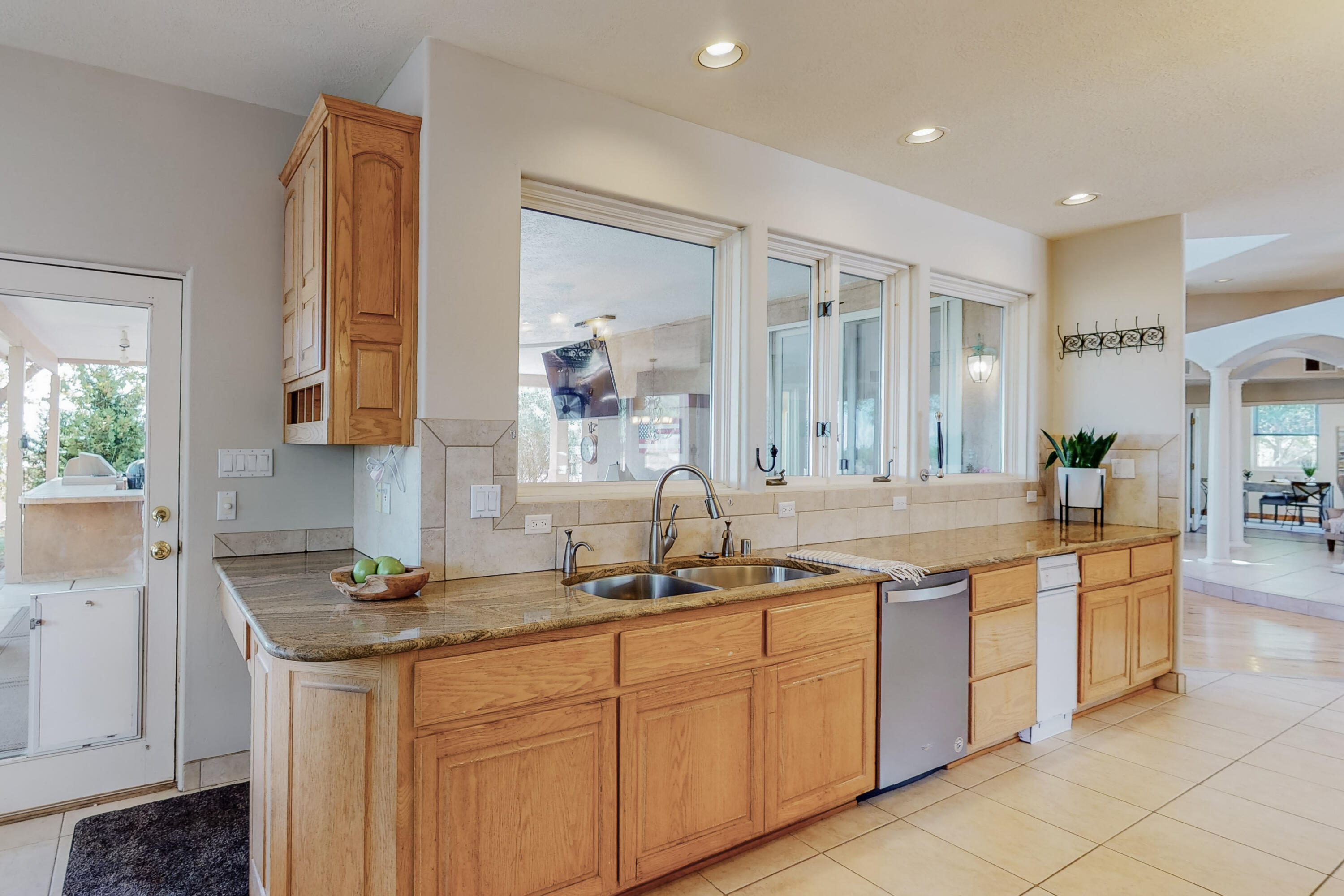 10112 San Bernardino Avenue NE