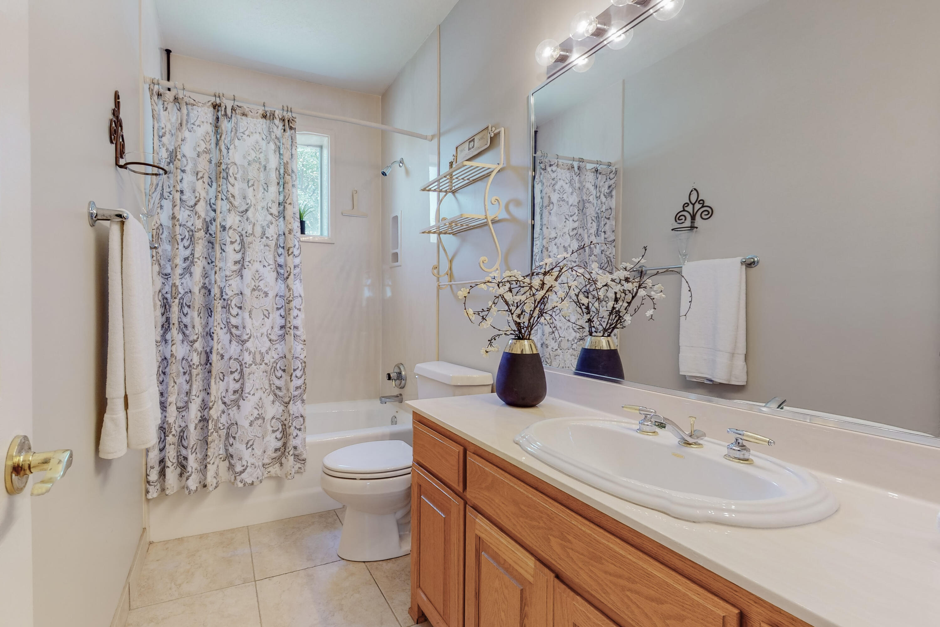 10112 San Bernardino Avenue NE