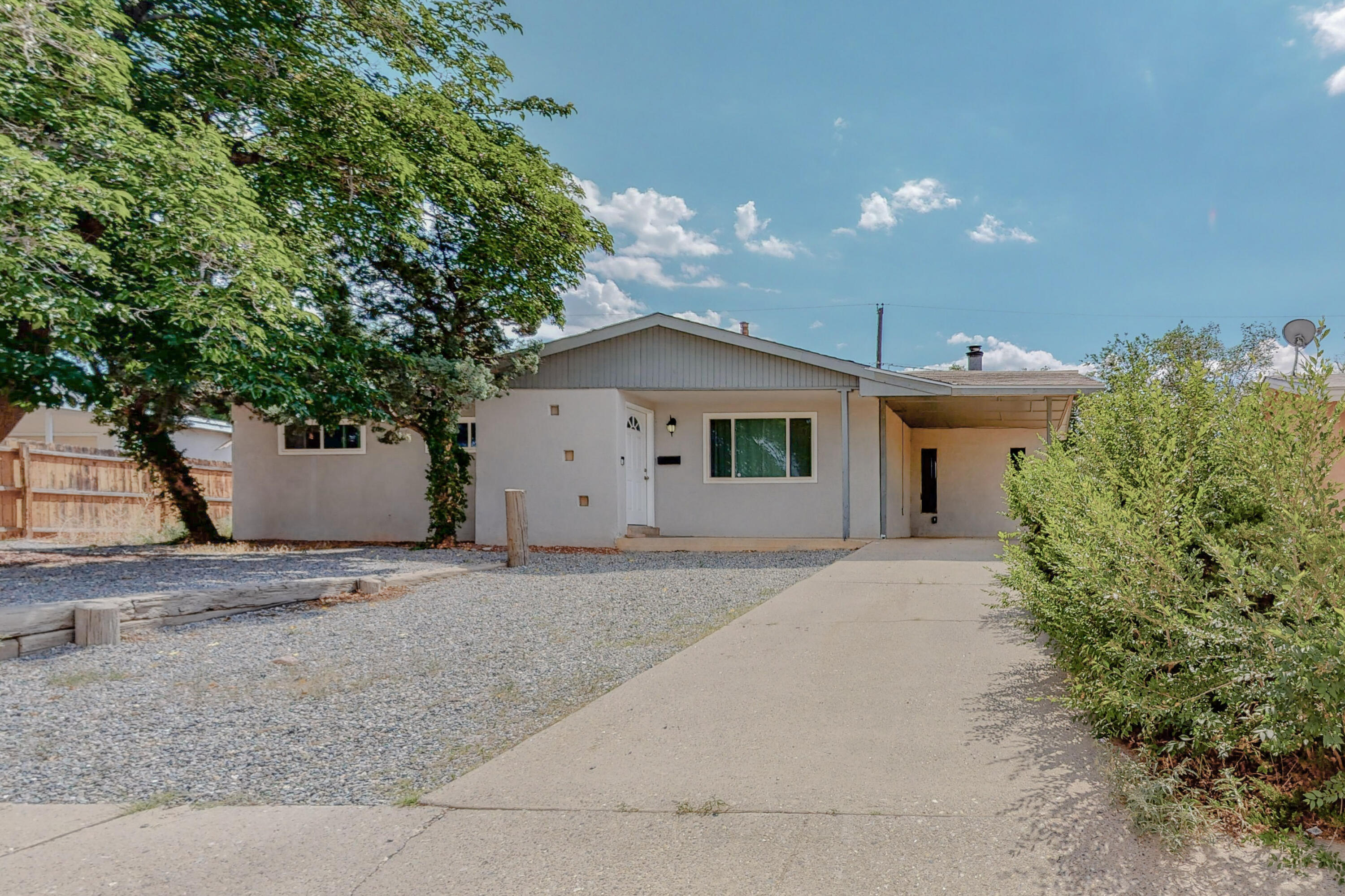 1128 MAXINE Street NE