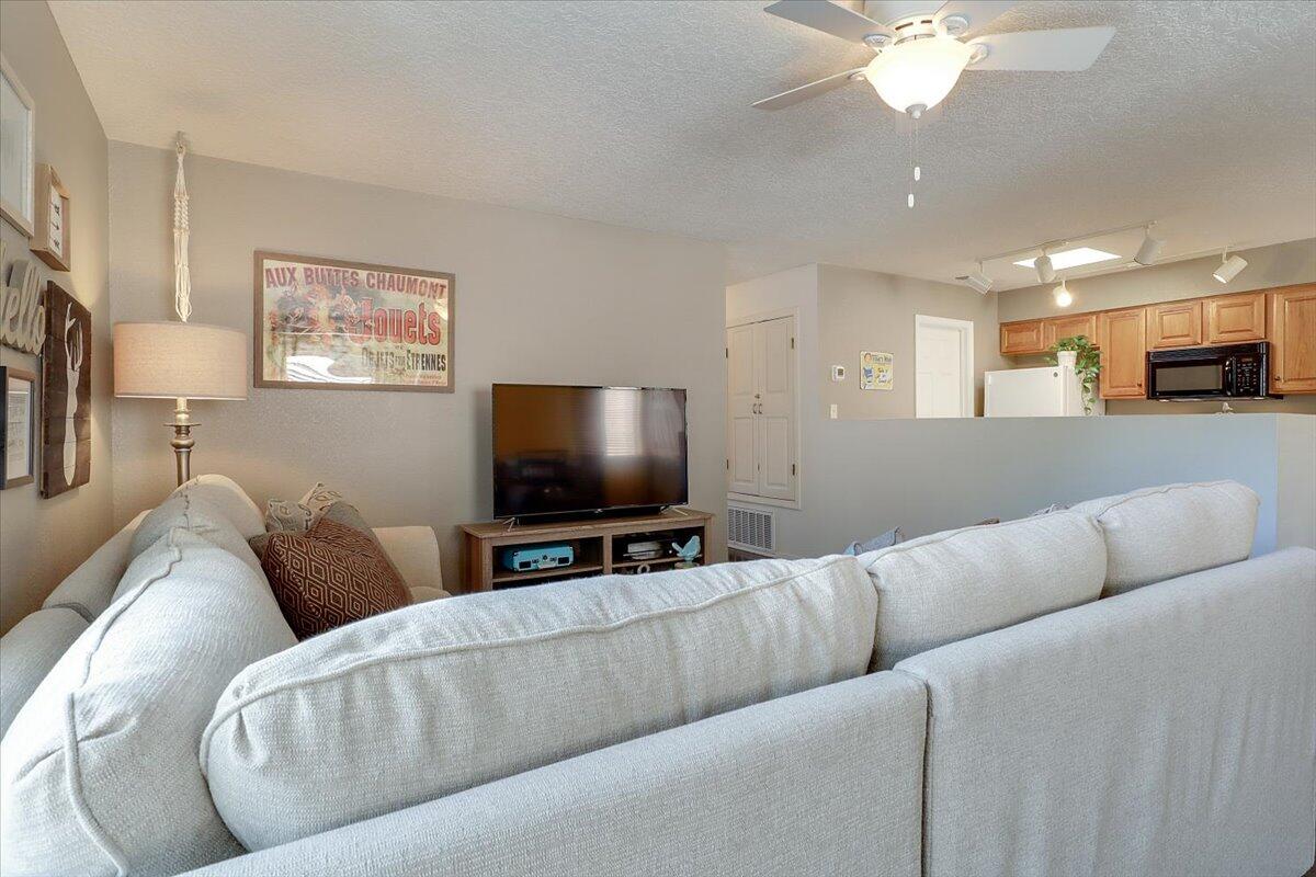 4701 MORRIS Street NE Unit: 1304