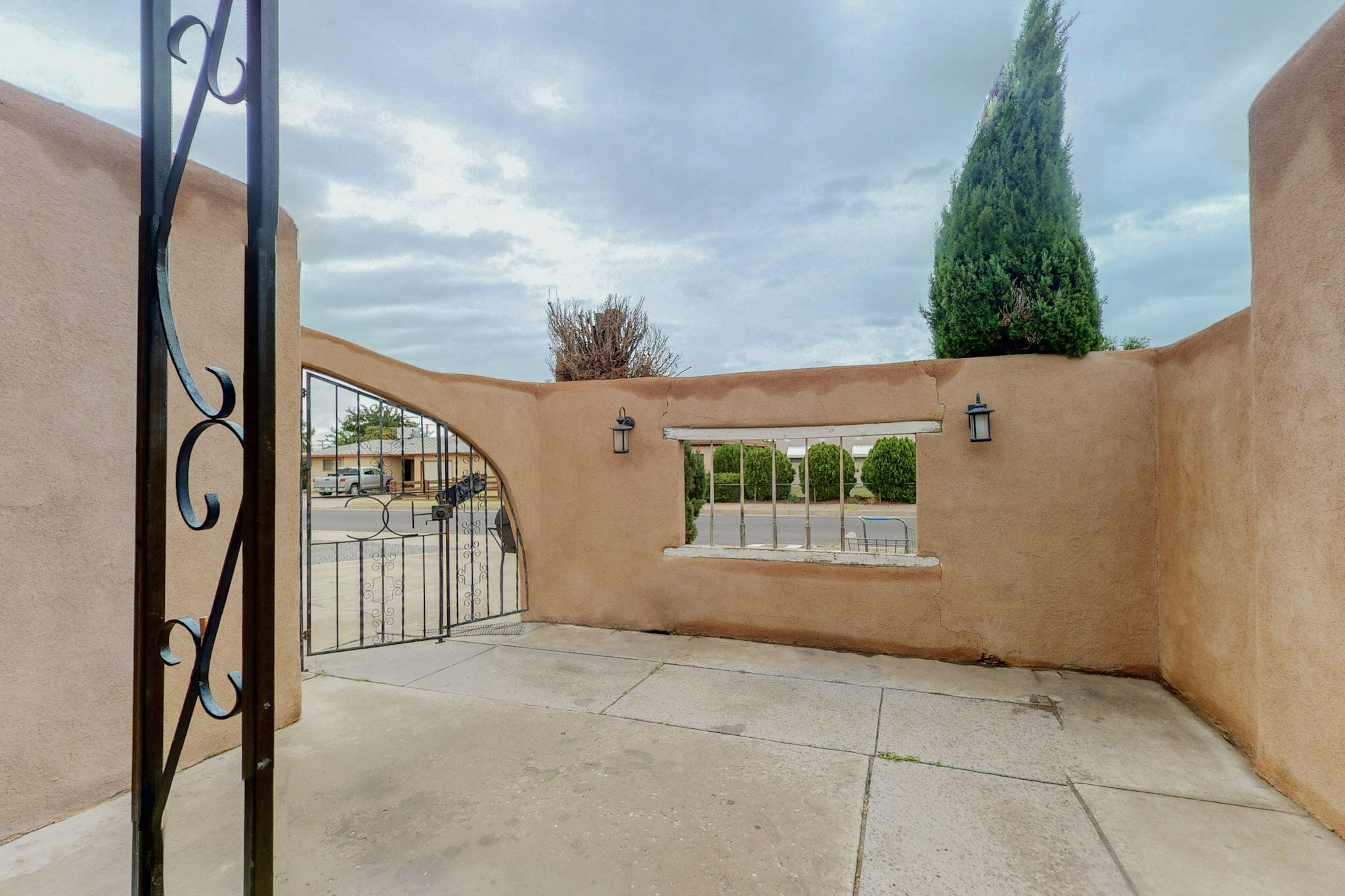 833 LOMA HERMOSA Drive NW