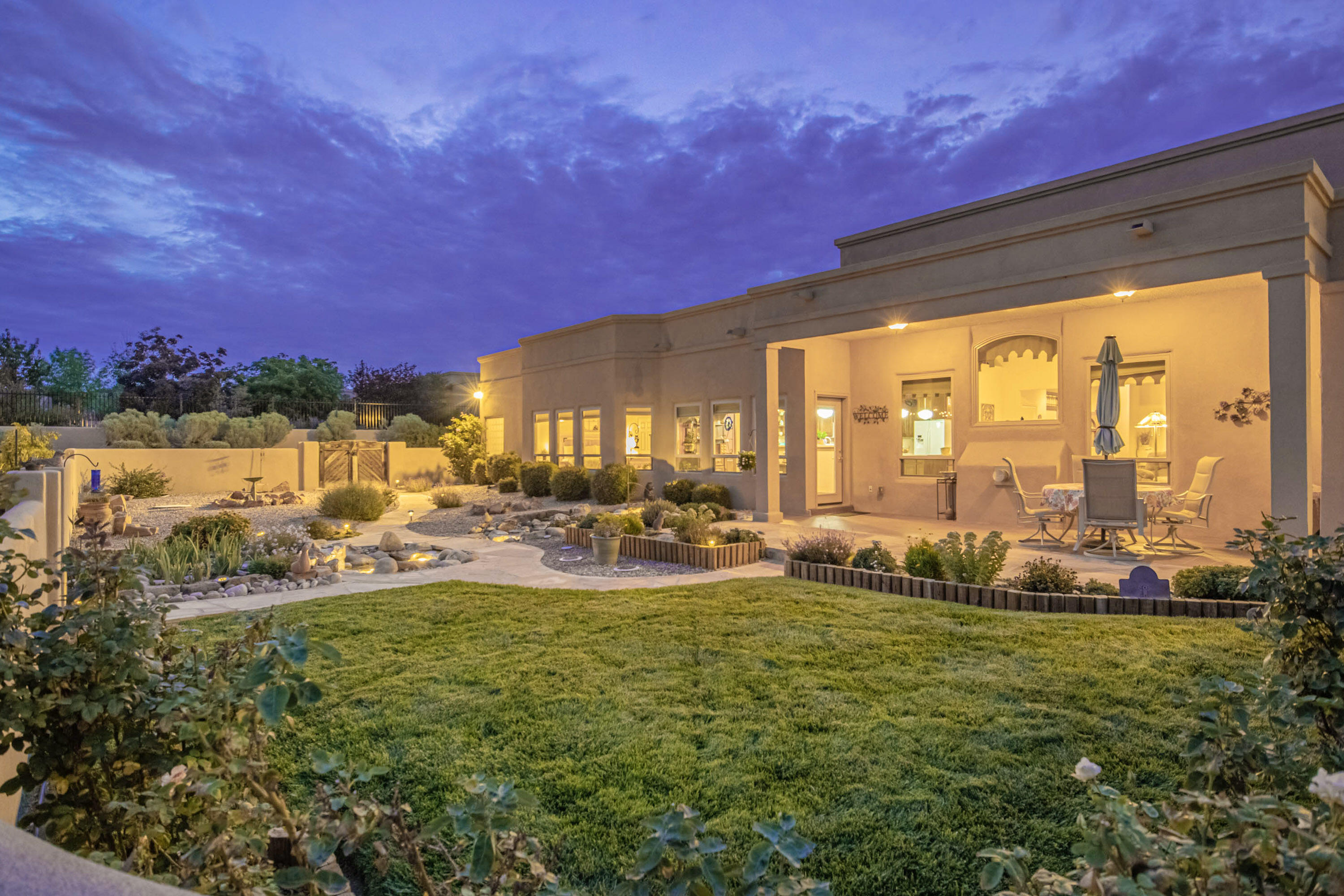 2324 FLAGSTONE Road NE