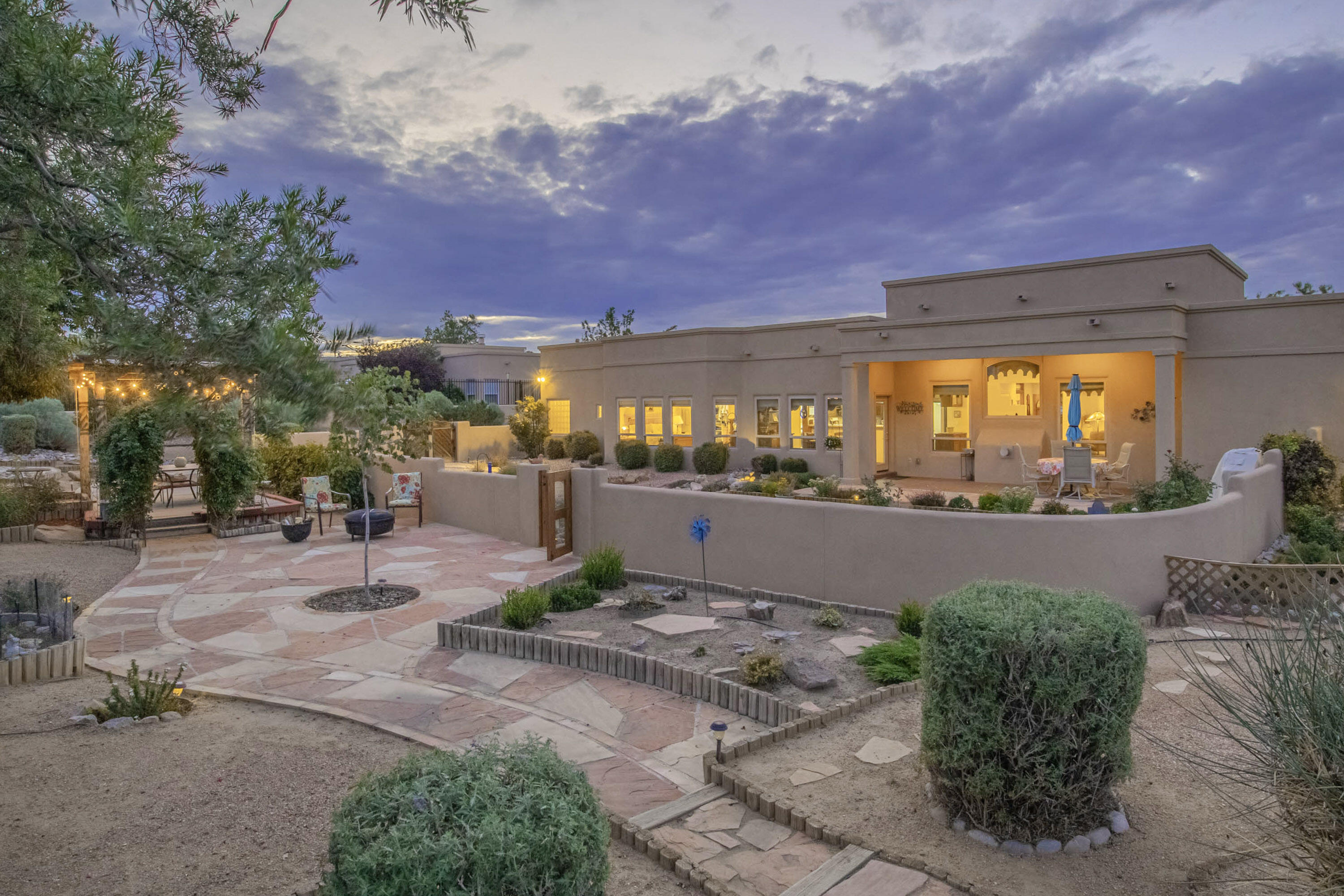 2324 FLAGSTONE Road NE