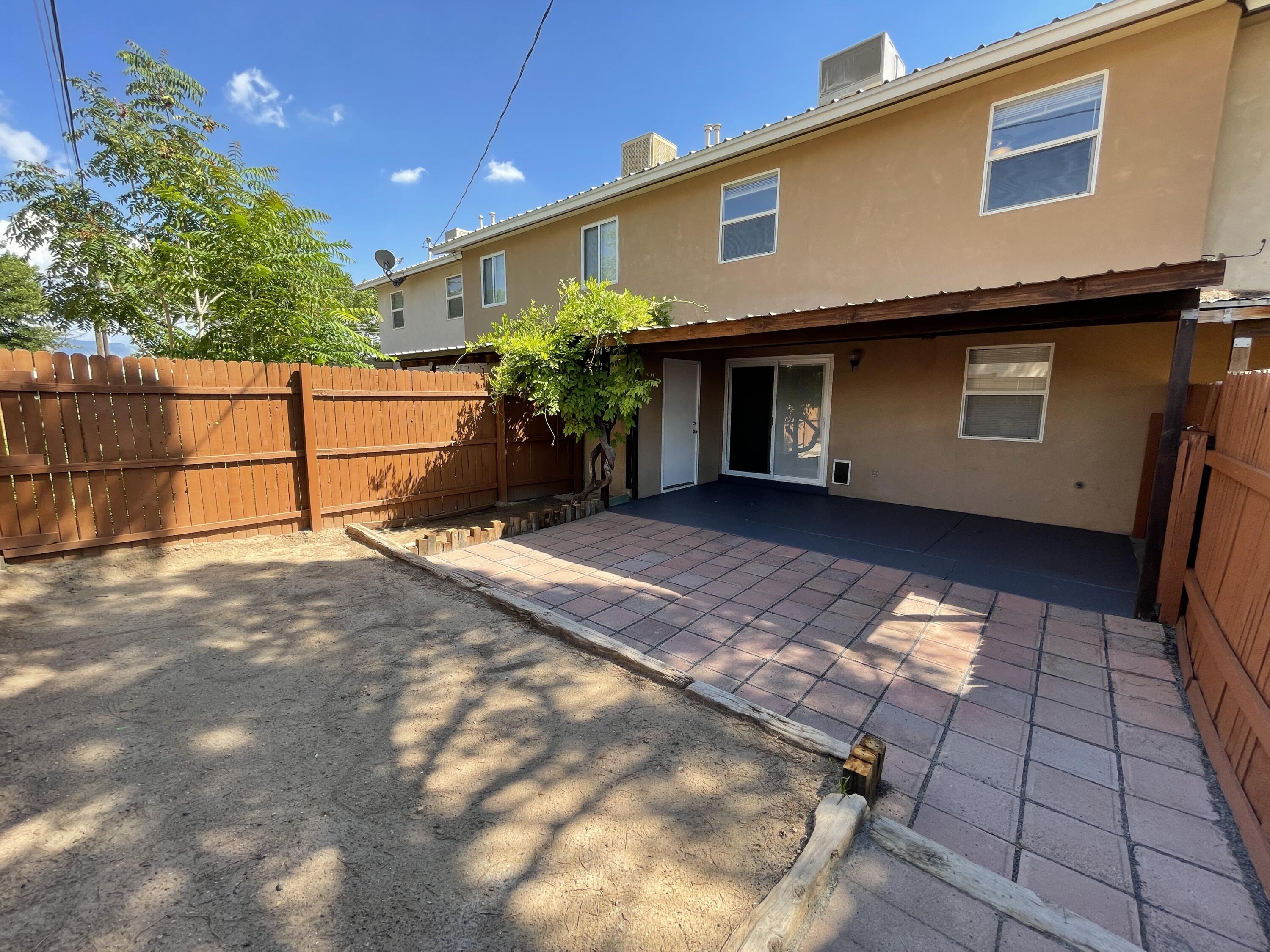 609 GRECIAN Lane NW