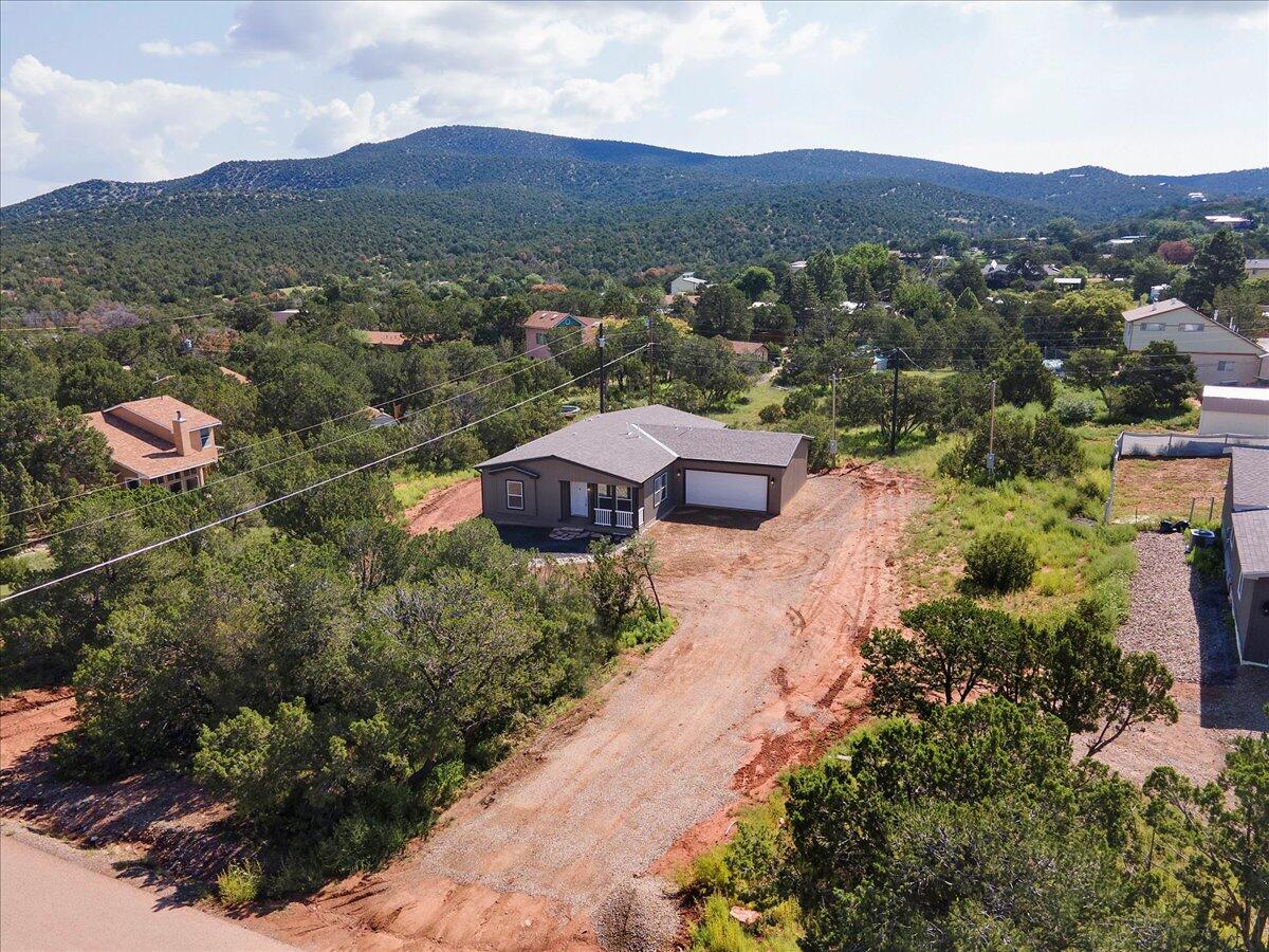 36 Lakeview Drive