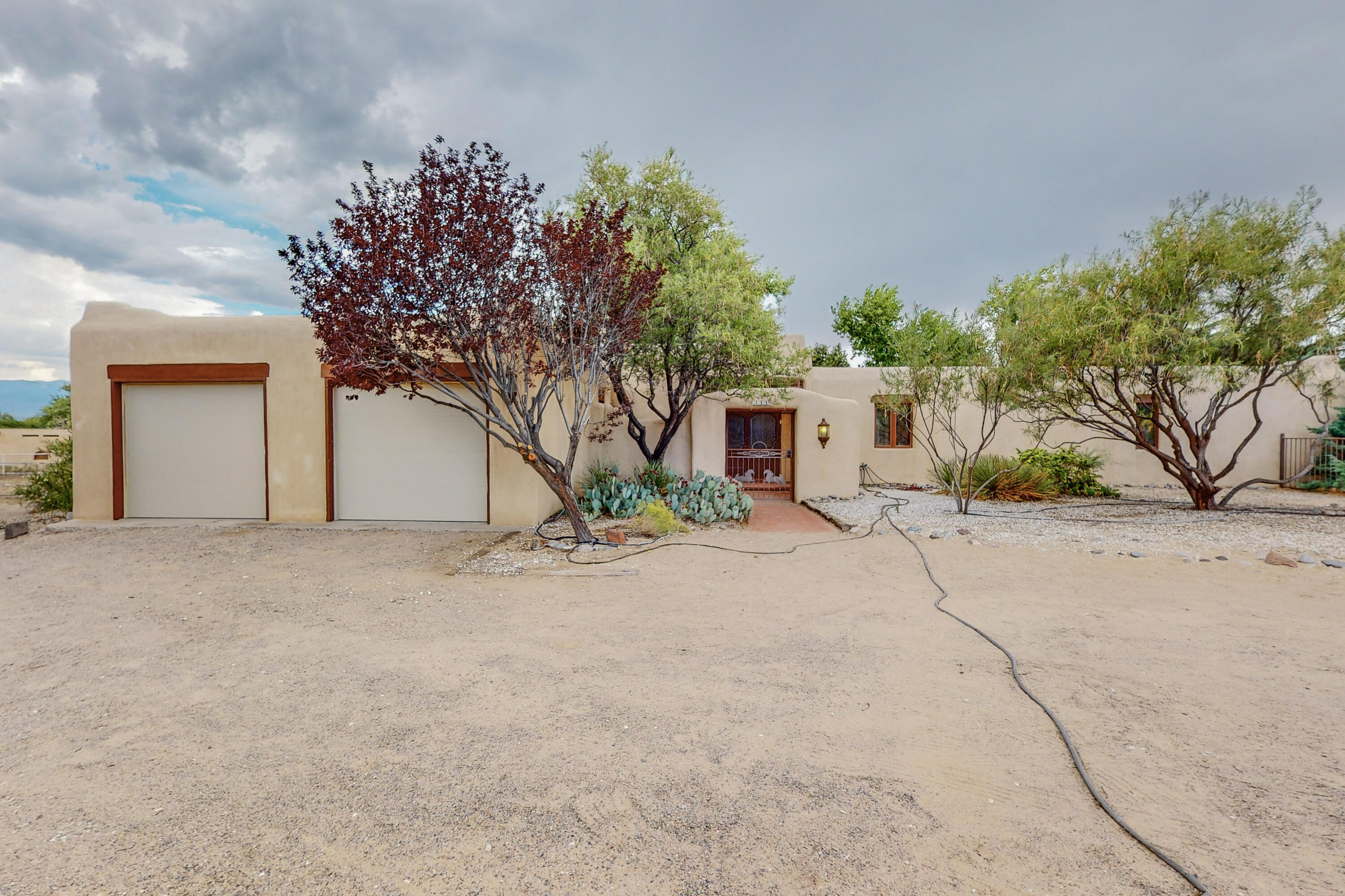 1033 W Meadowlark Lane