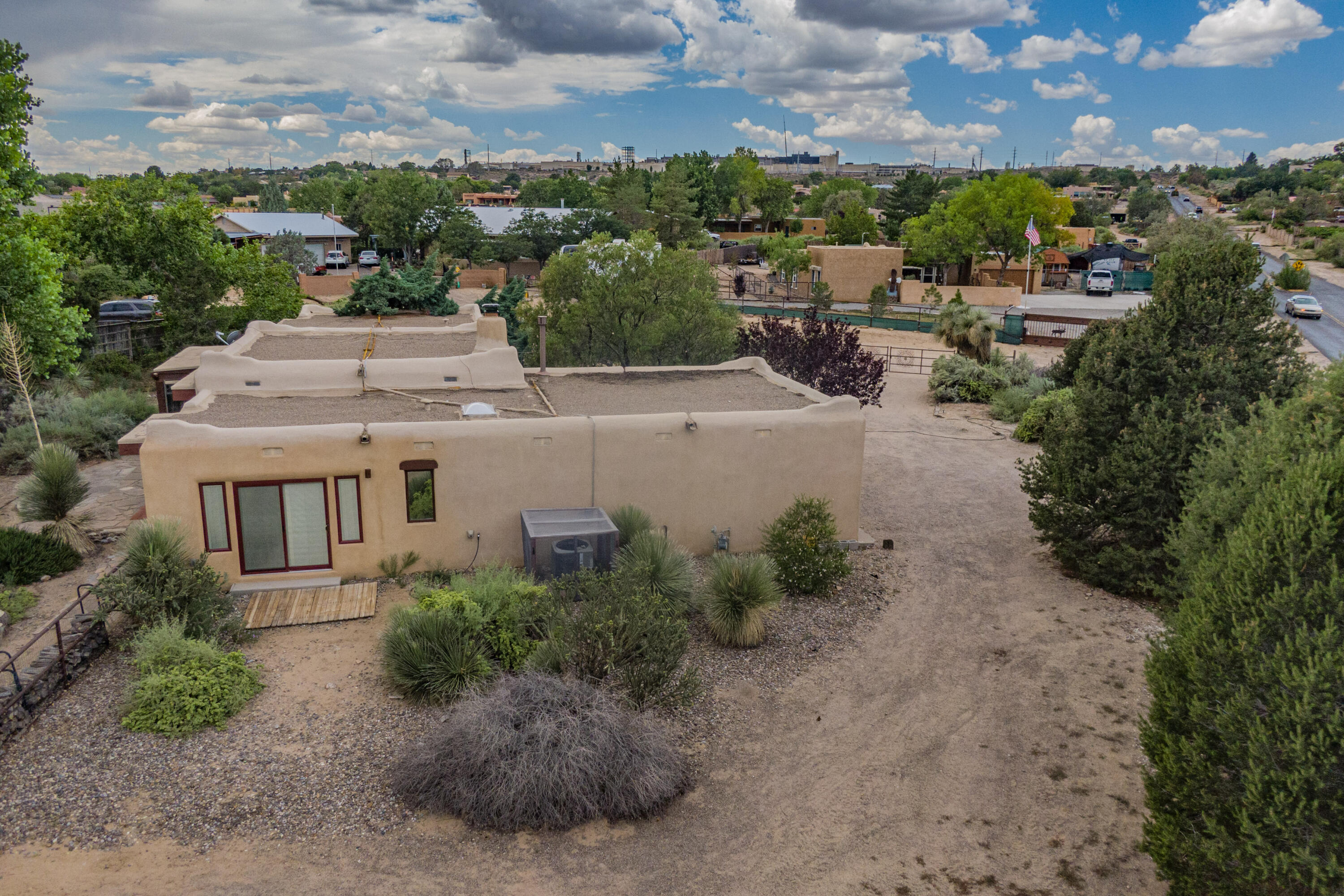 1033 W Meadowlark Lane