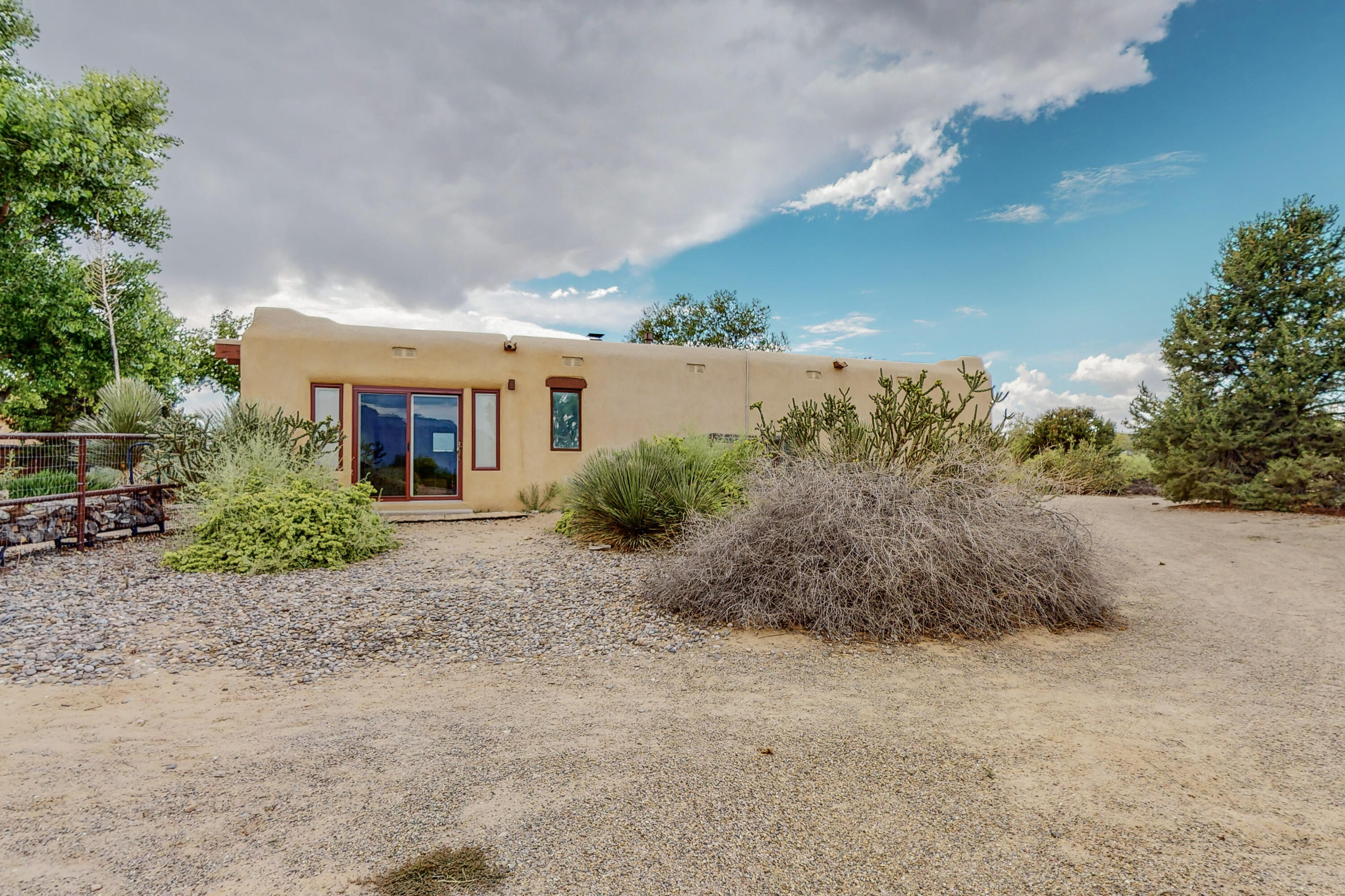 1033 W Meadowlark Lane