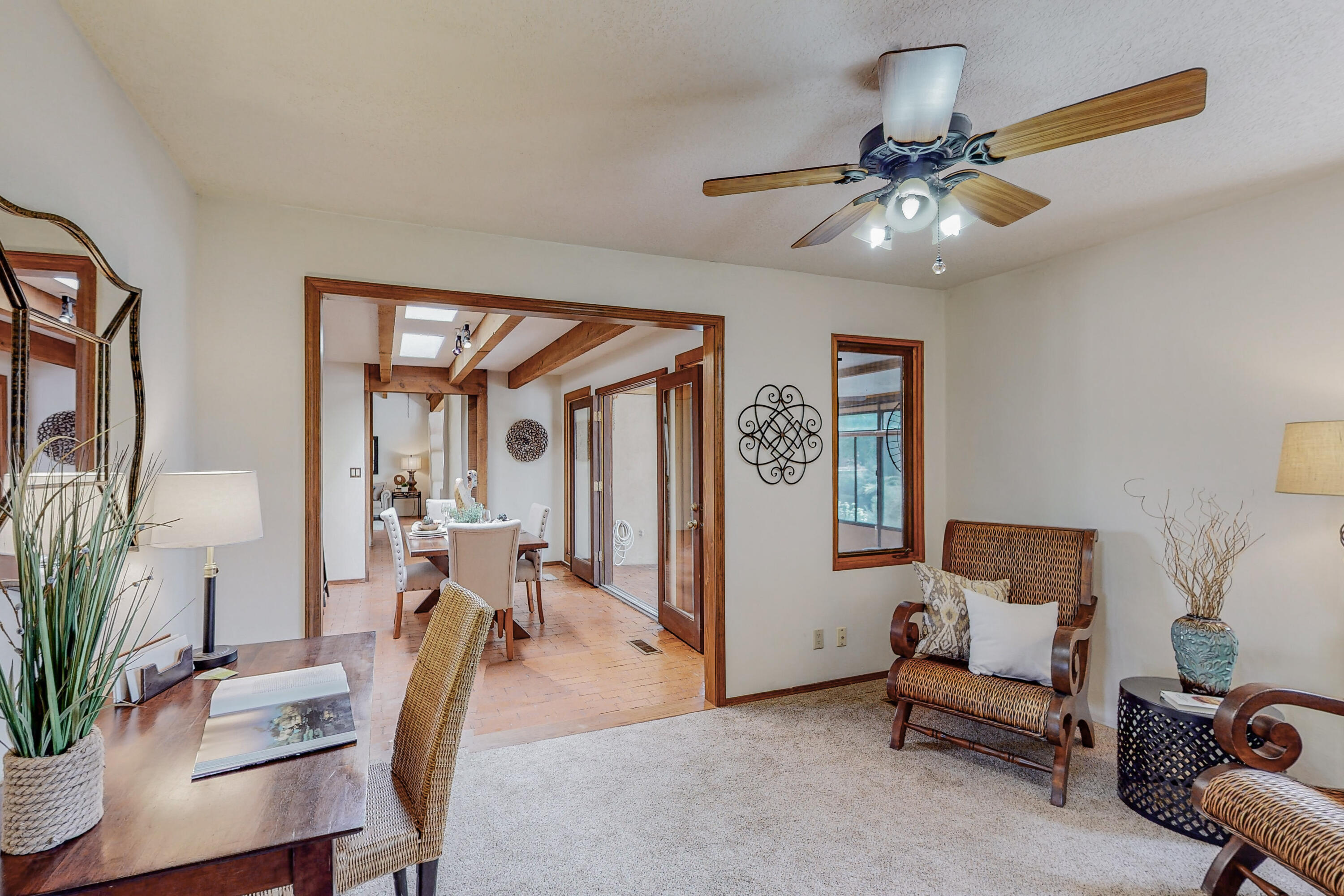 1033 W Meadowlark Lane
