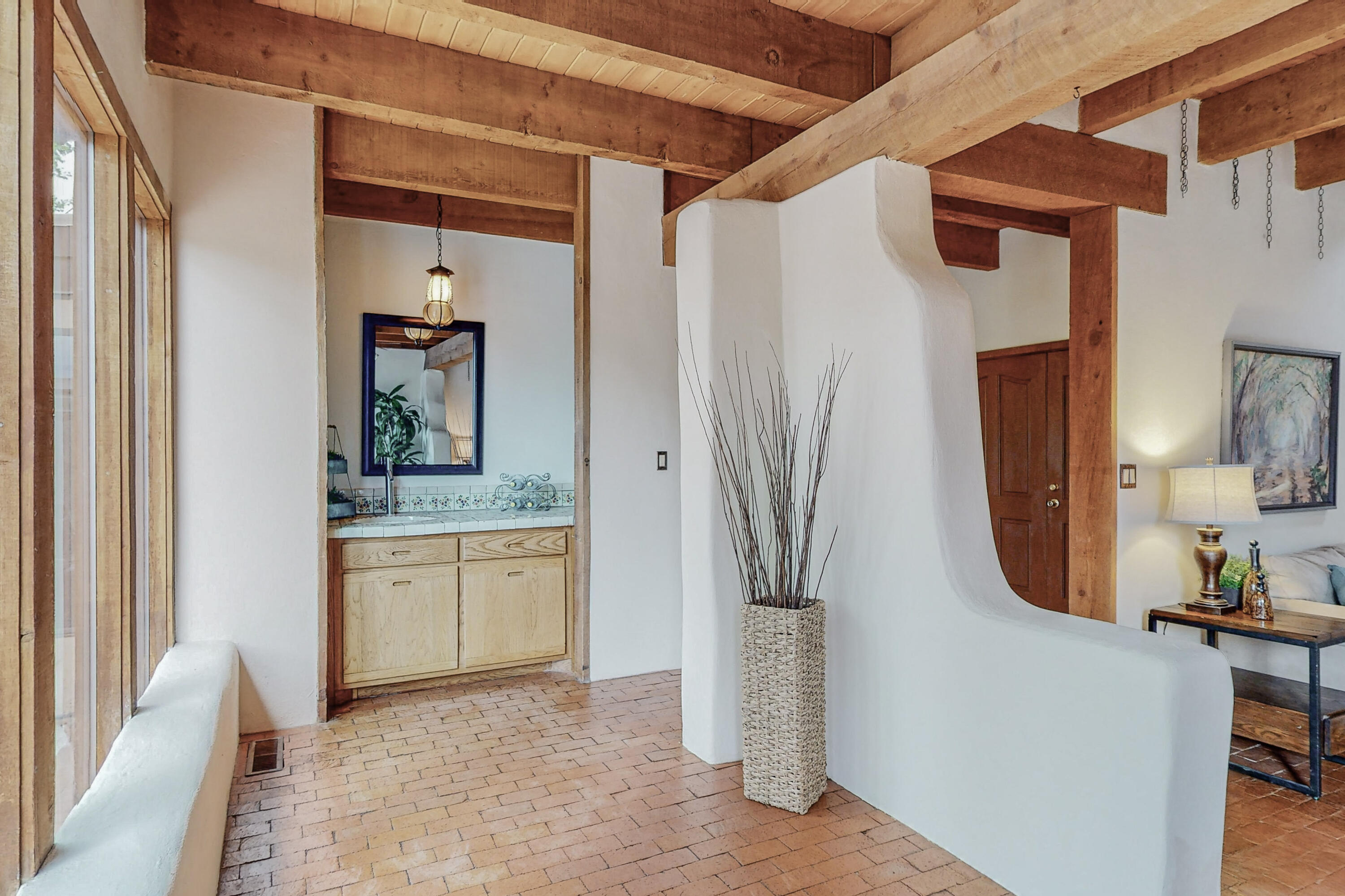 1033 W Meadowlark Lane