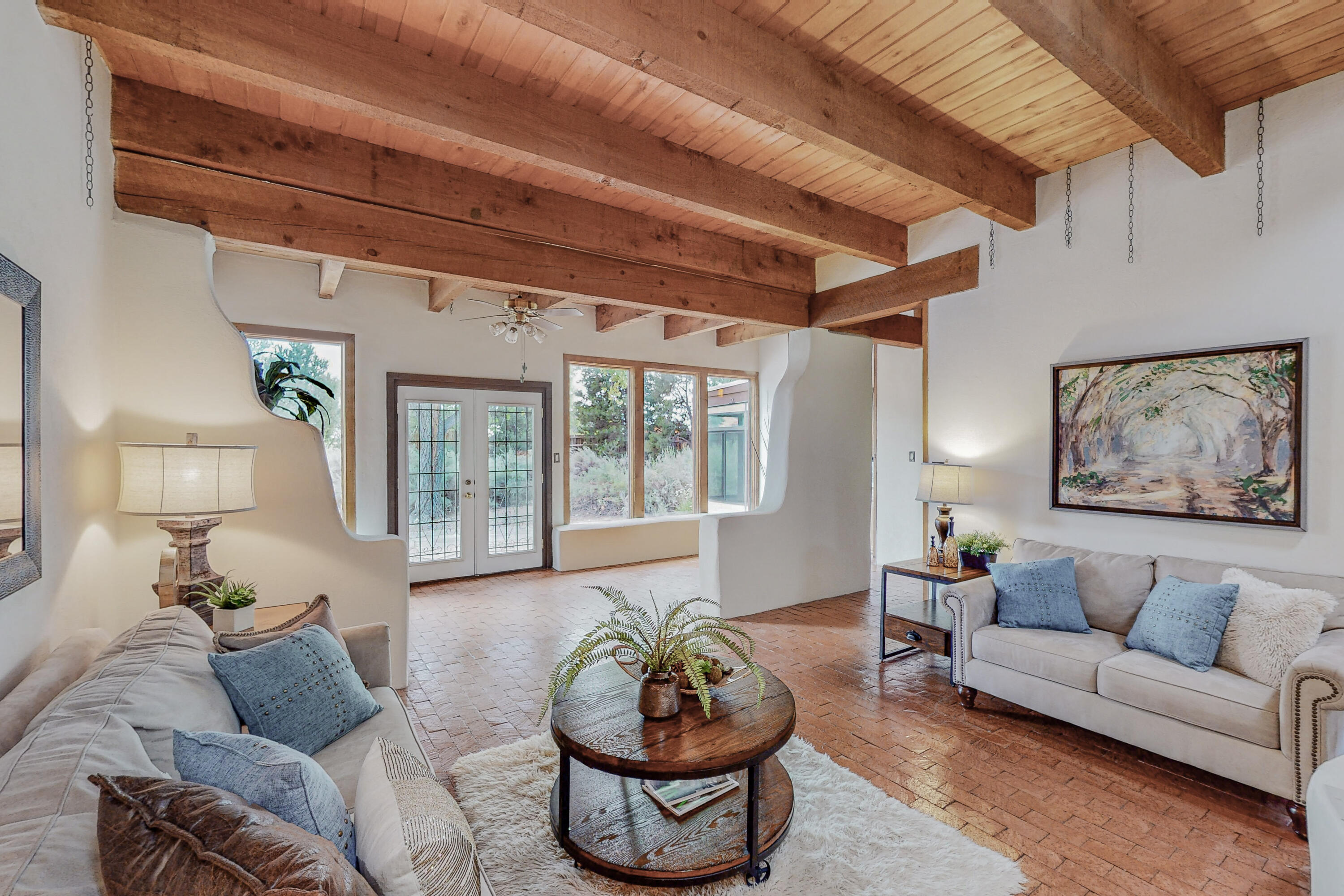 1033 W Meadowlark Lane