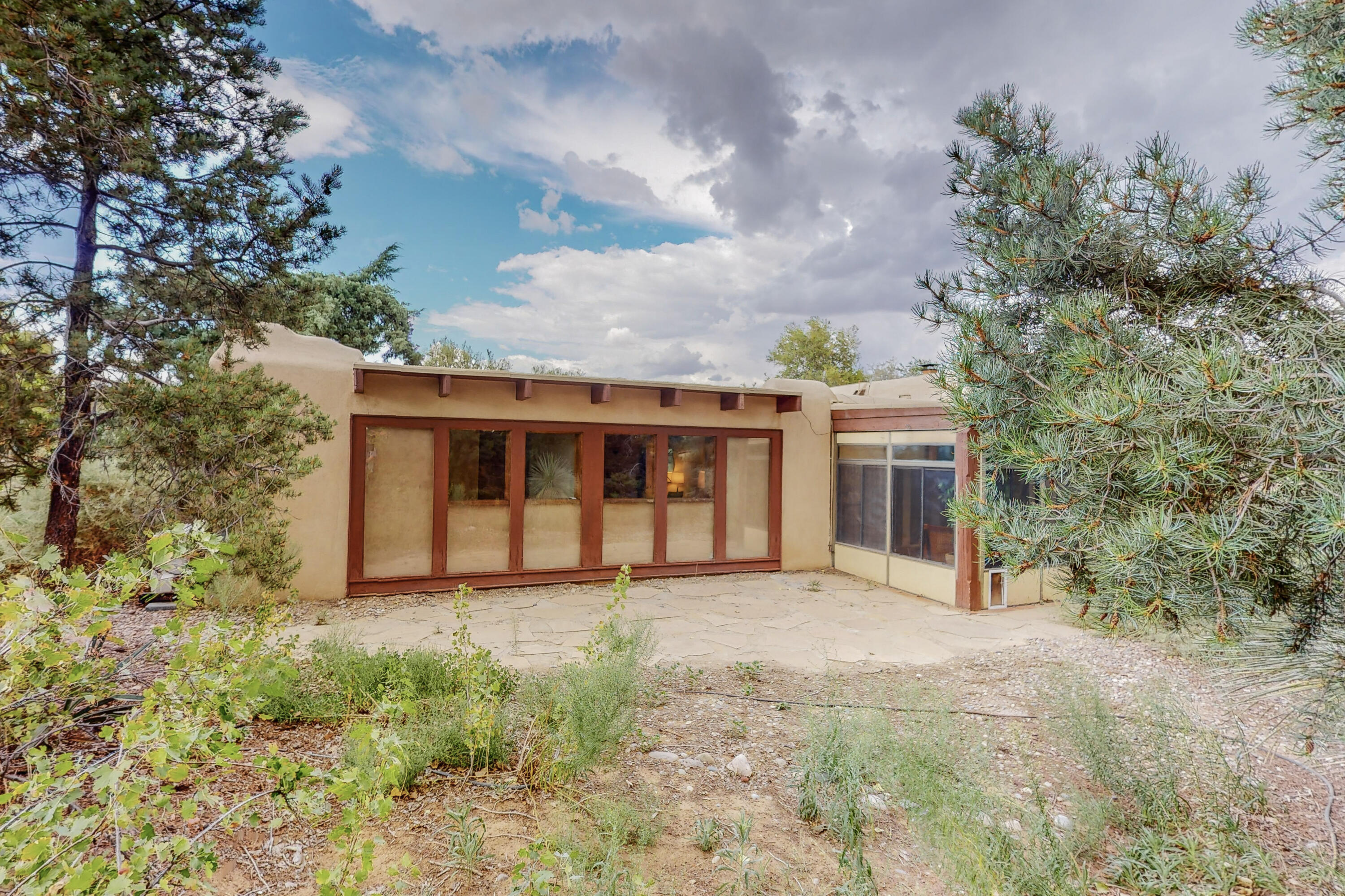 1033 W Meadowlark Lane