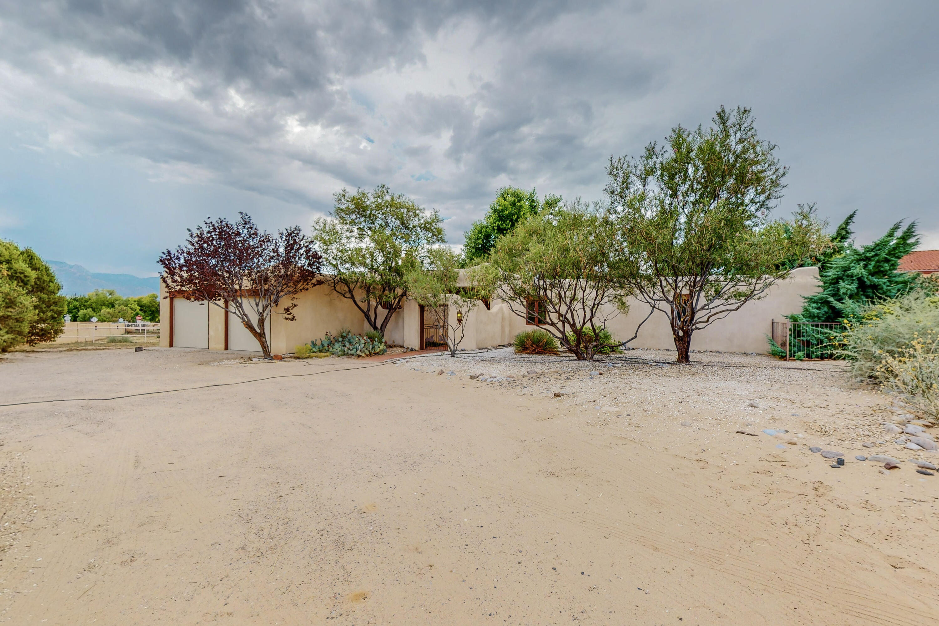 1033 W Meadowlark Lane