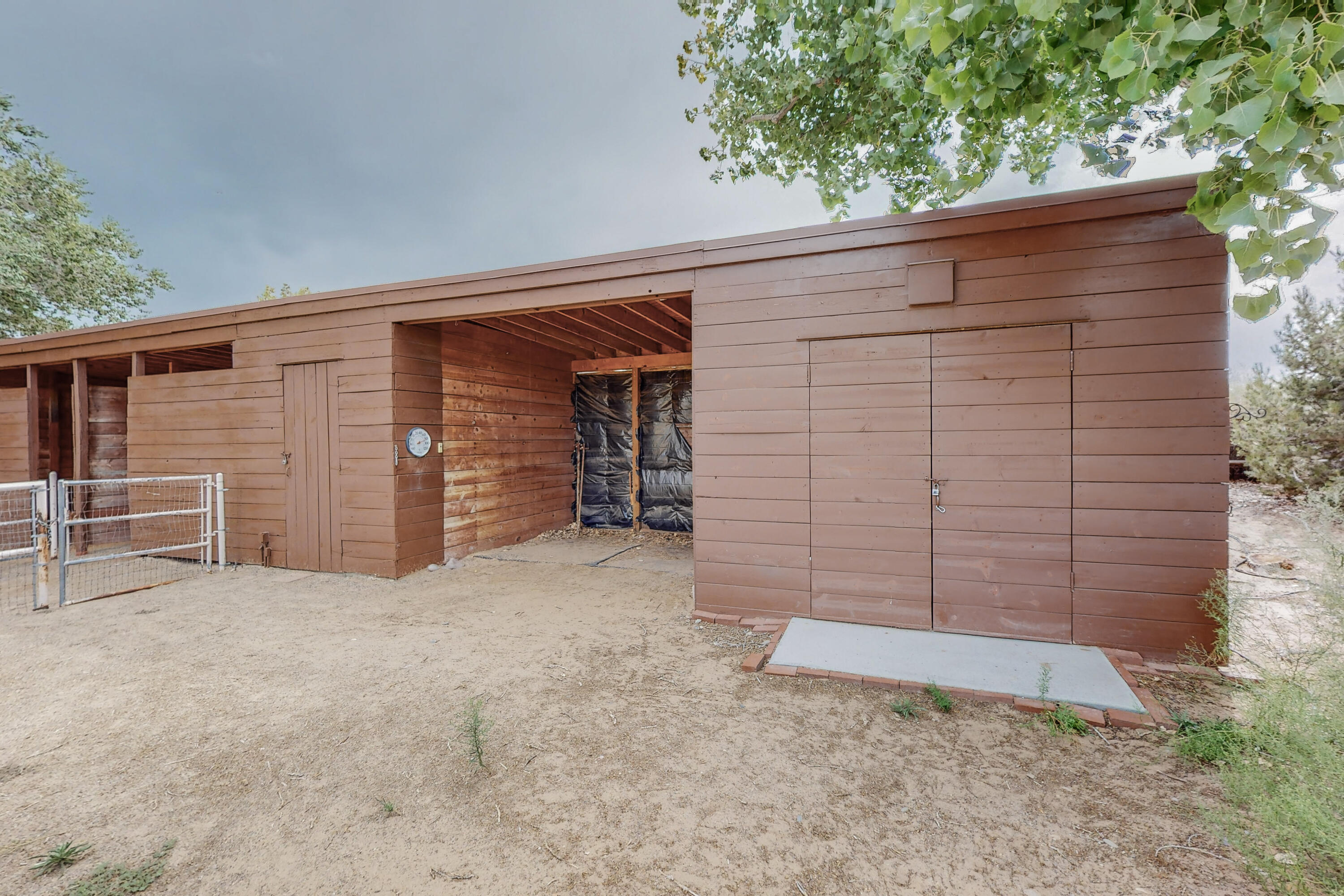 1033 W Meadowlark Lane