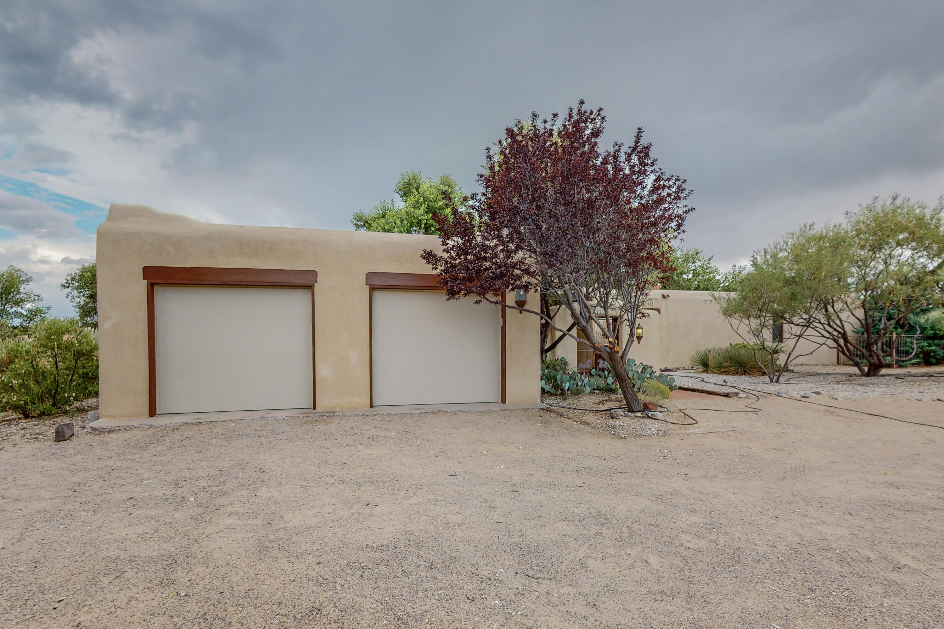 1033 W Meadowlark Lane