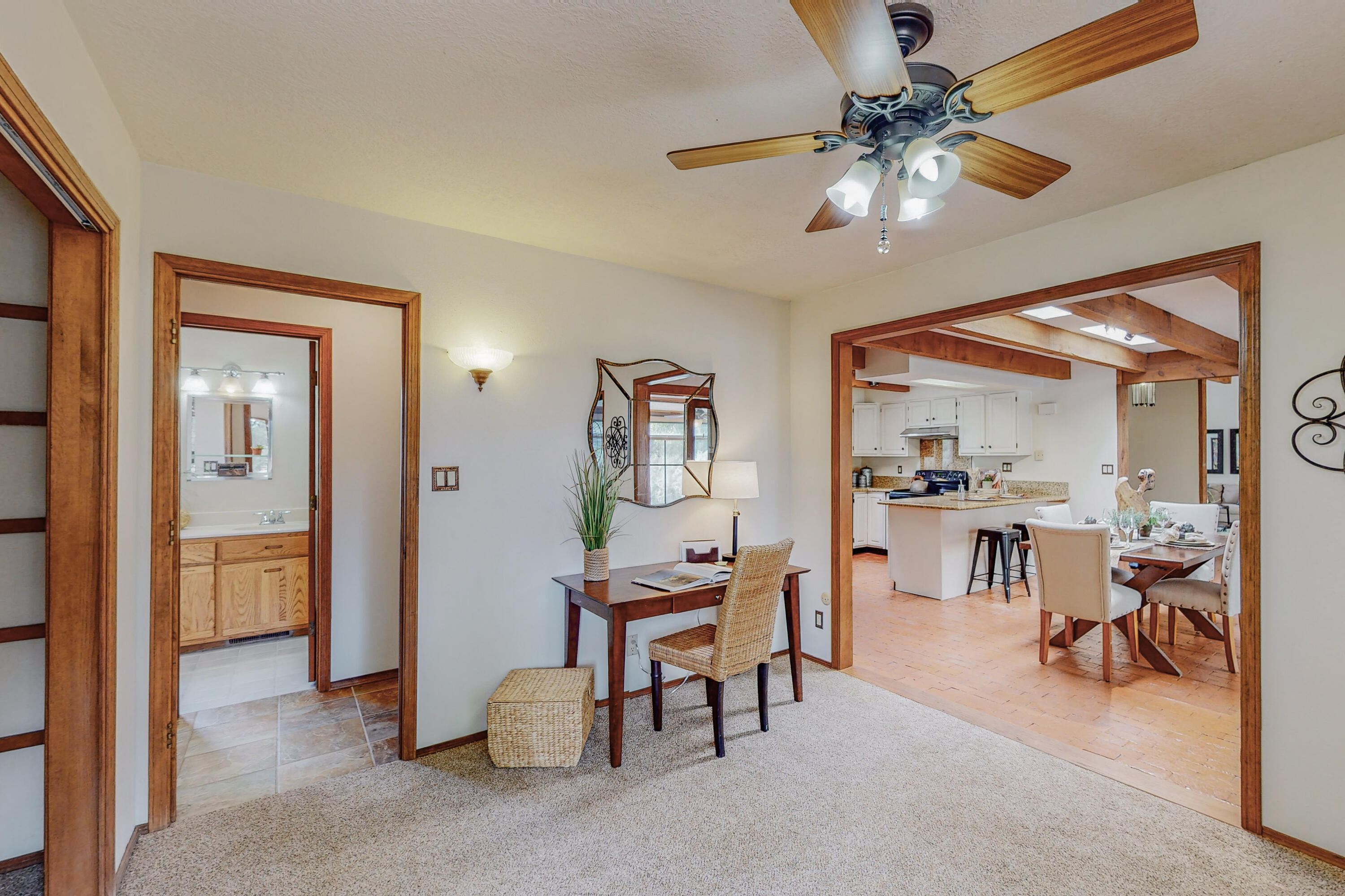 1033 W Meadowlark Lane