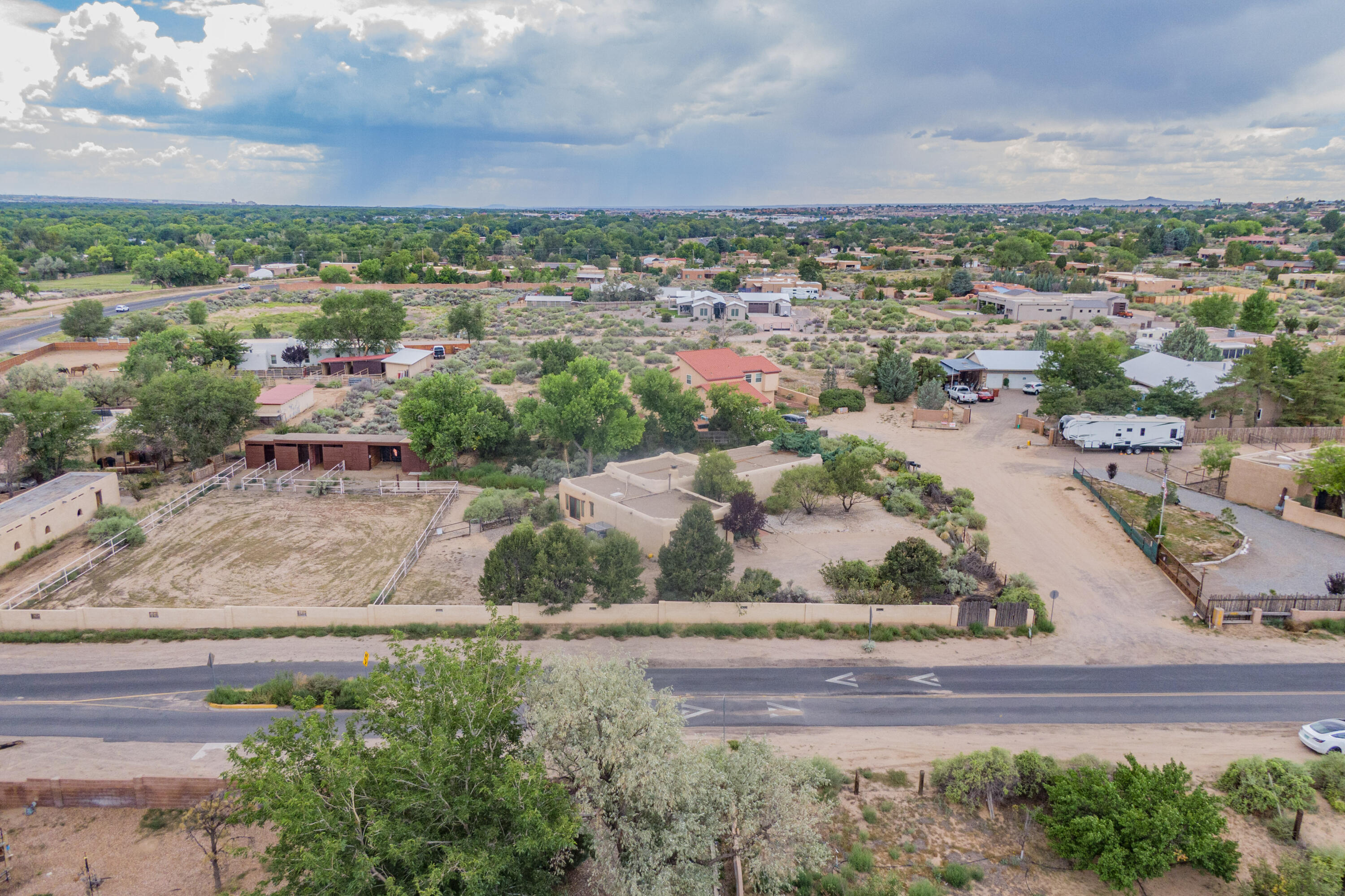1033 W Meadowlark Lane
