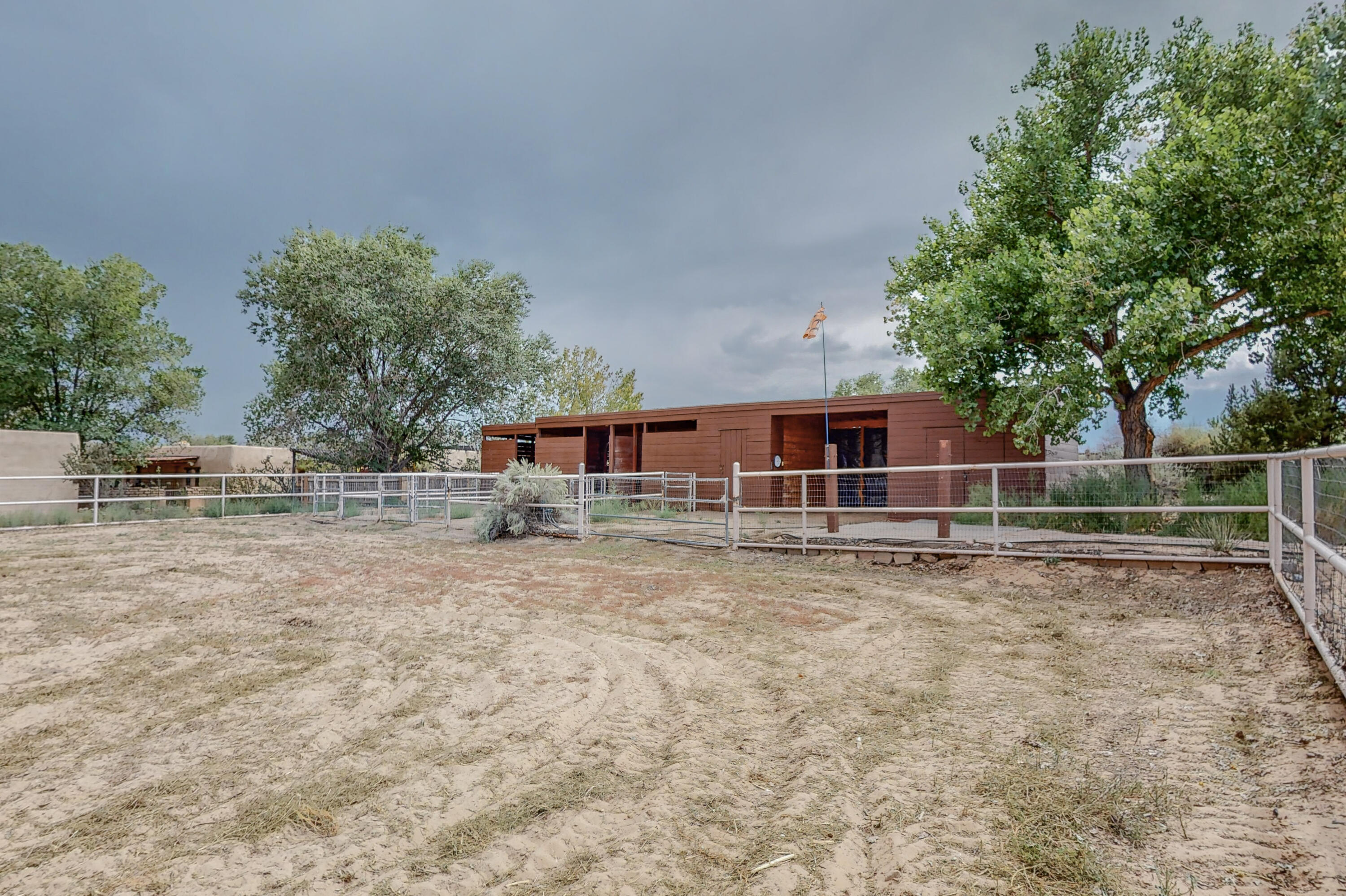 1033 W Meadowlark Lane
