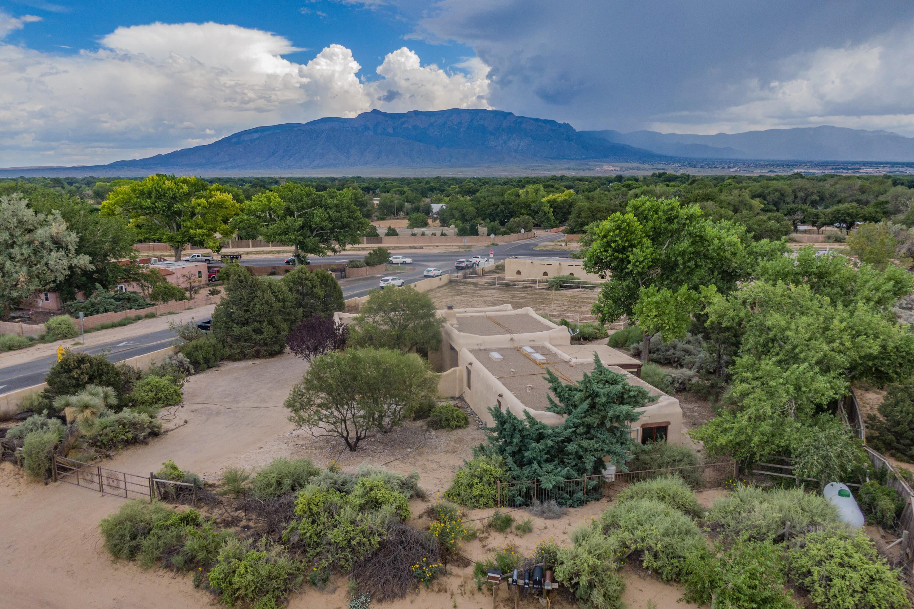 1033 W Meadowlark Lane