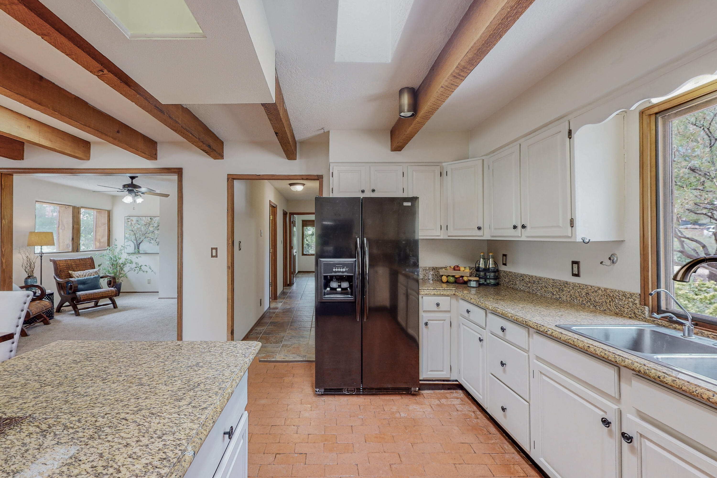 1033 W Meadowlark Lane