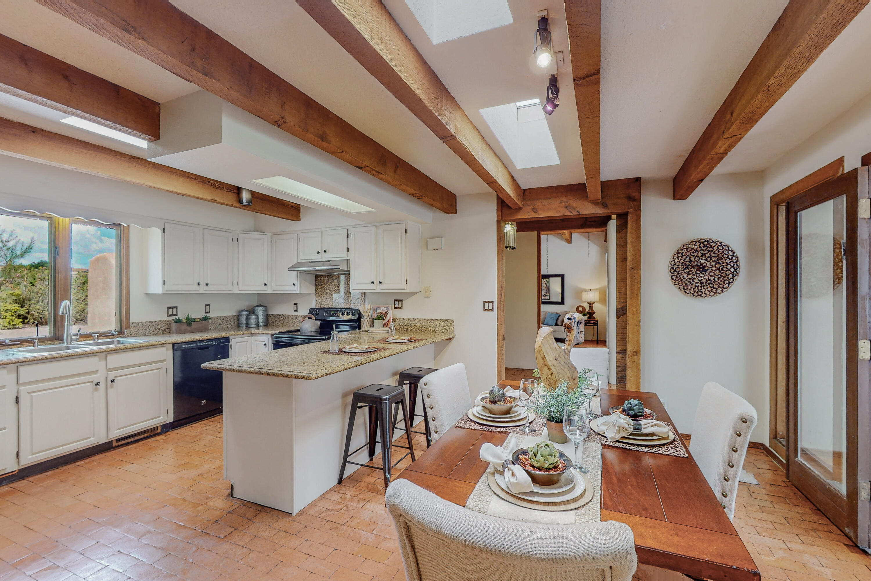 1033 W Meadowlark Lane