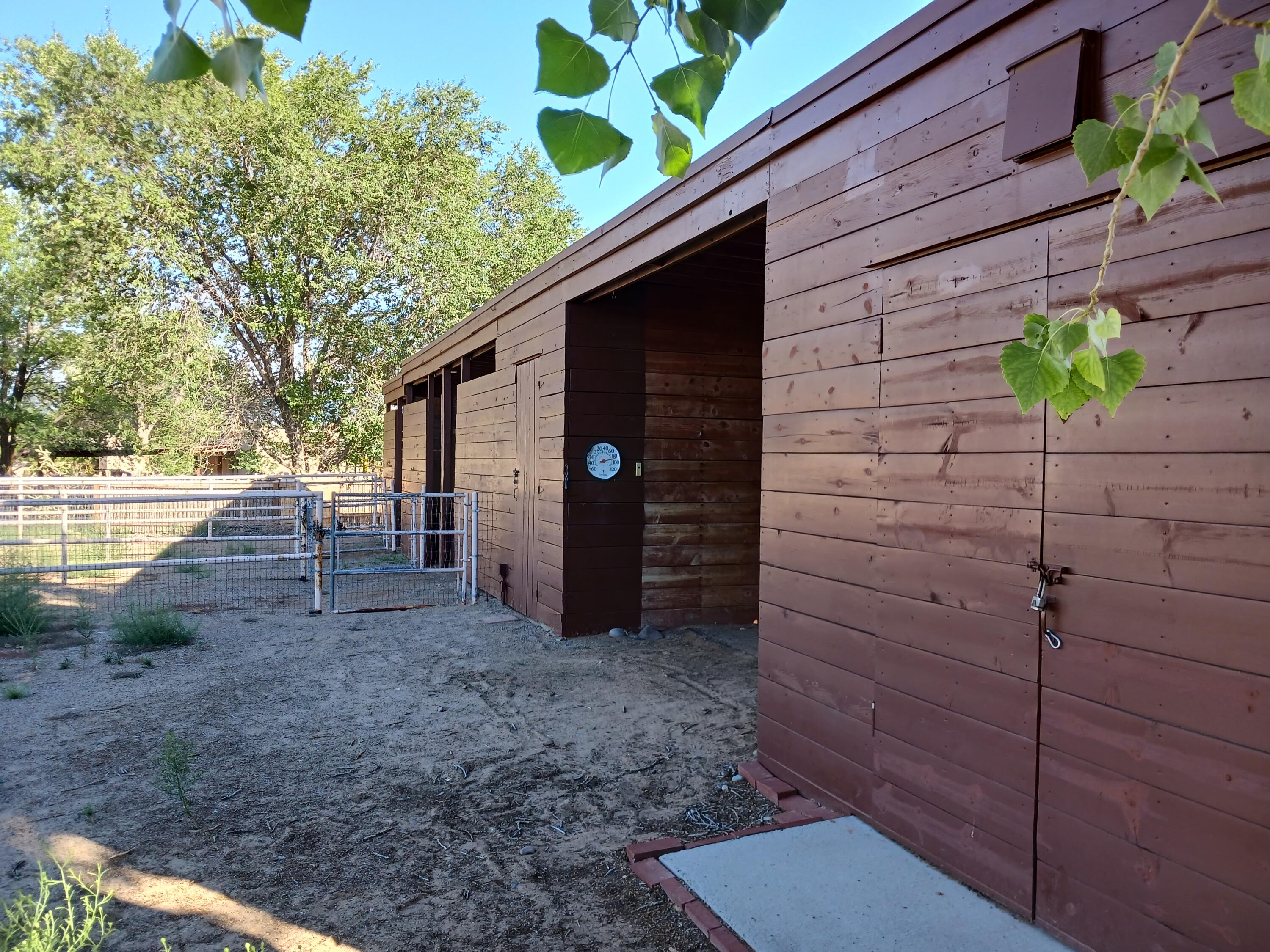1033 W Meadowlark Lane